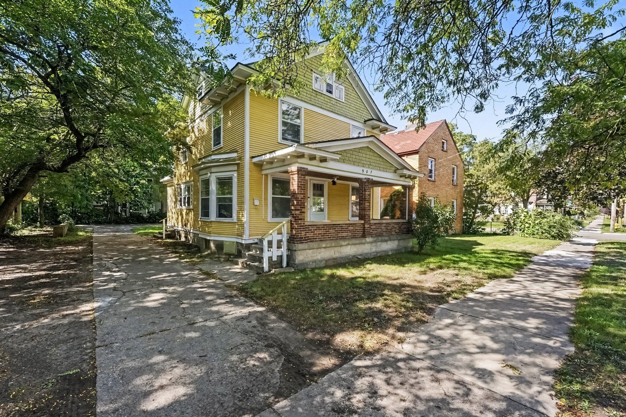 907 Kalamazoo Avenue SE — photo