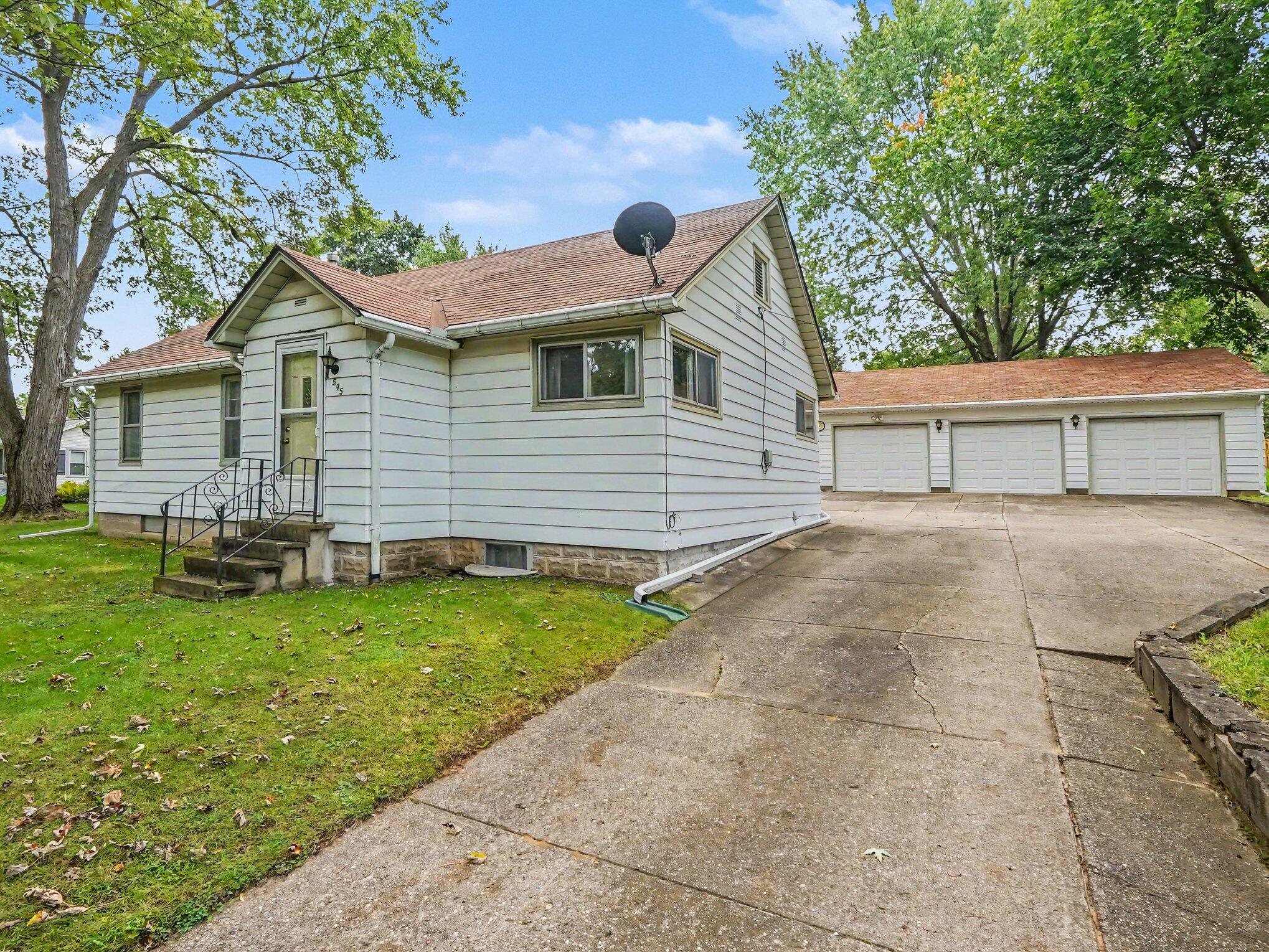 595 Royal Drive — photo