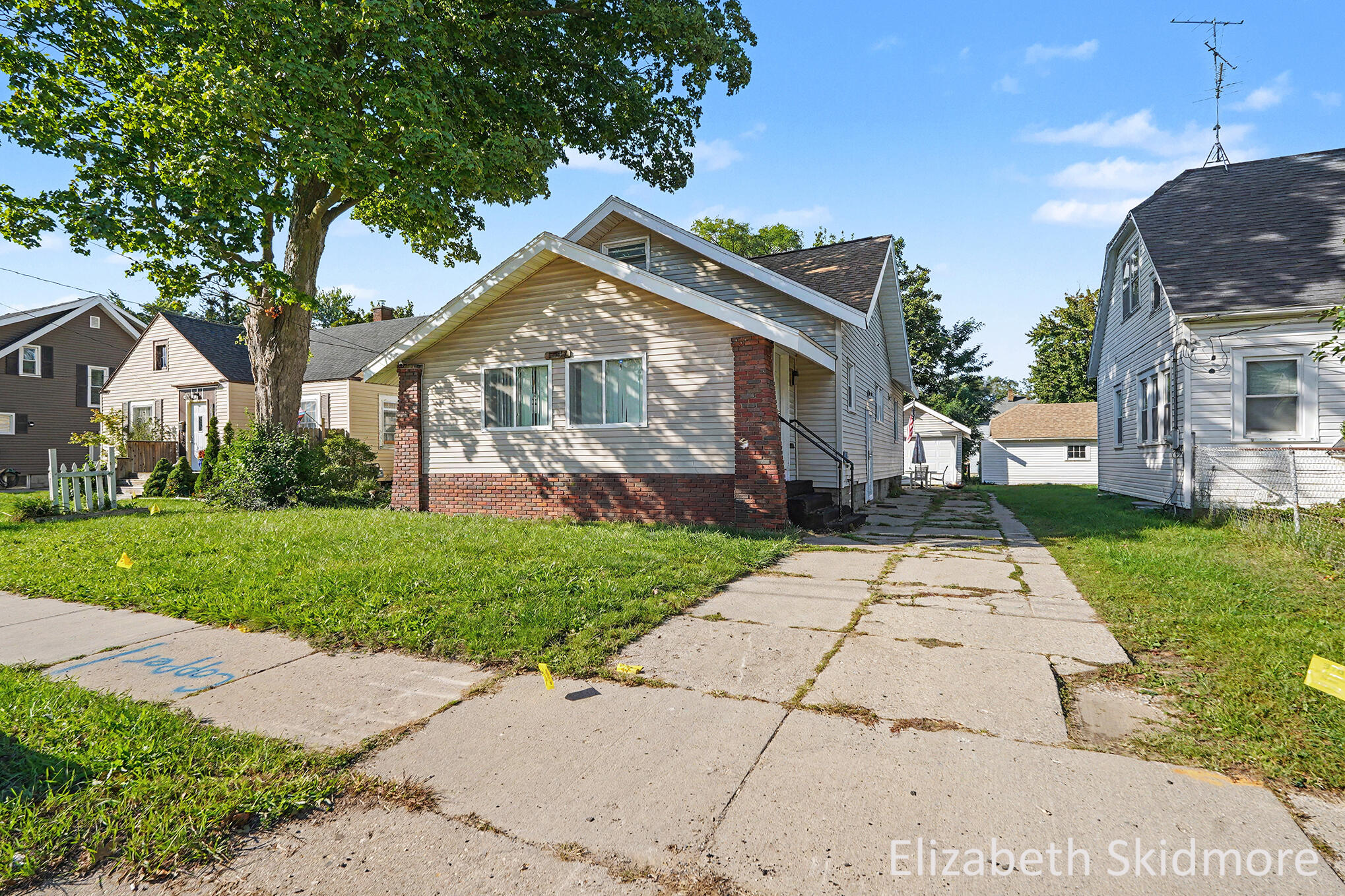 1037 Burton Street SE — photo