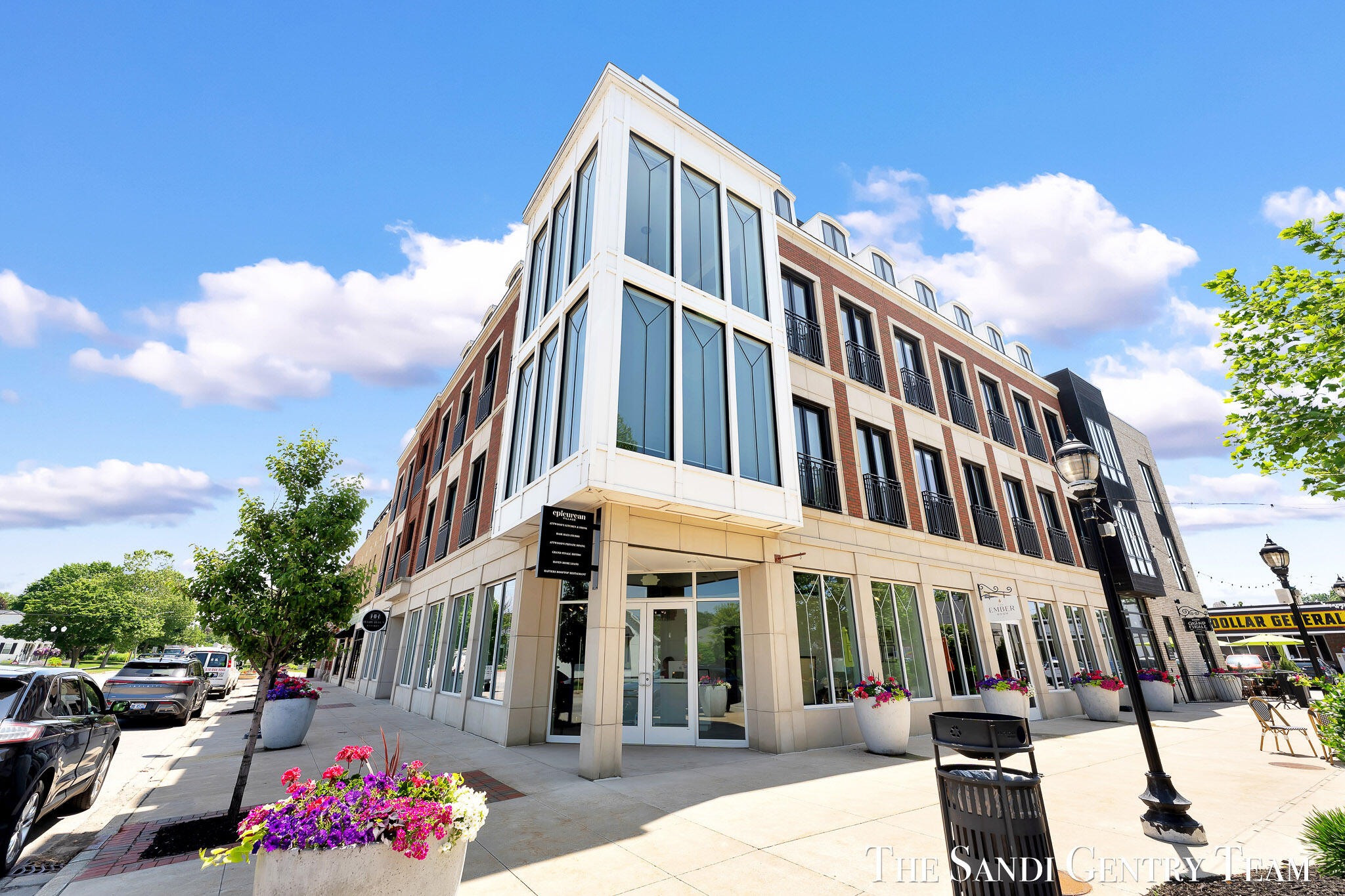 110 W Savidge Street 206 — photo