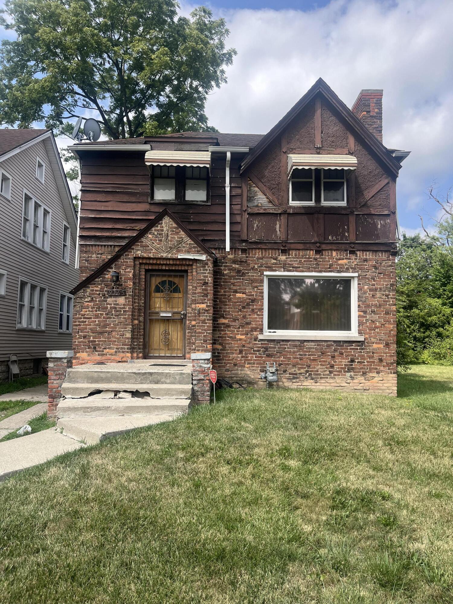 9165 Steel Street — photo