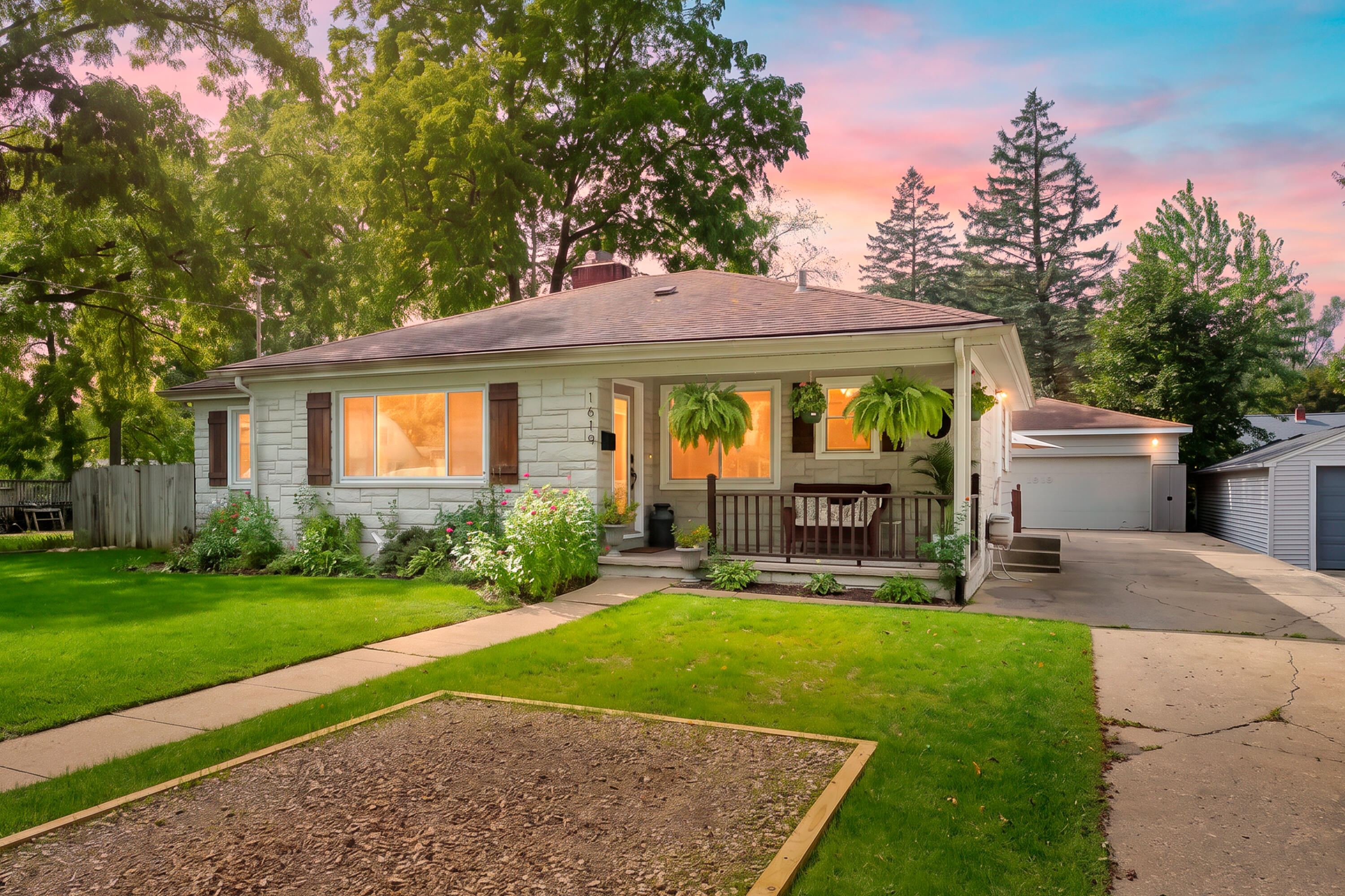 1619 Upland Drive — photo