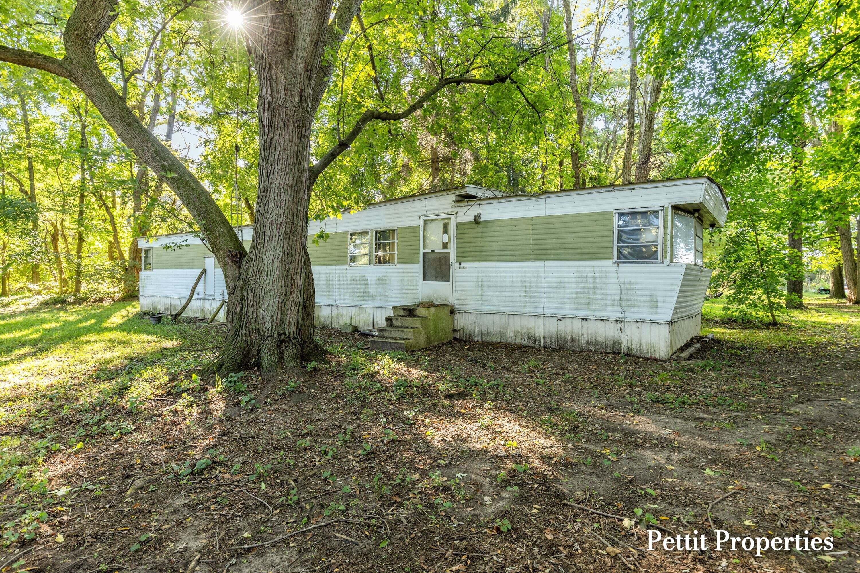 5200 Upton Road — photo