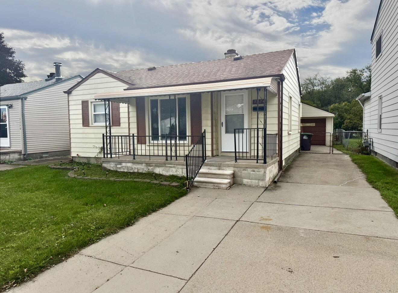 7224 William Street — photo