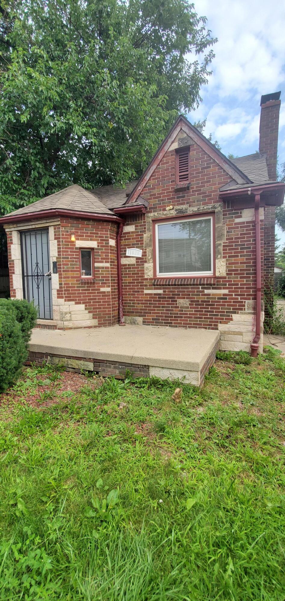 11828 College Street — photo