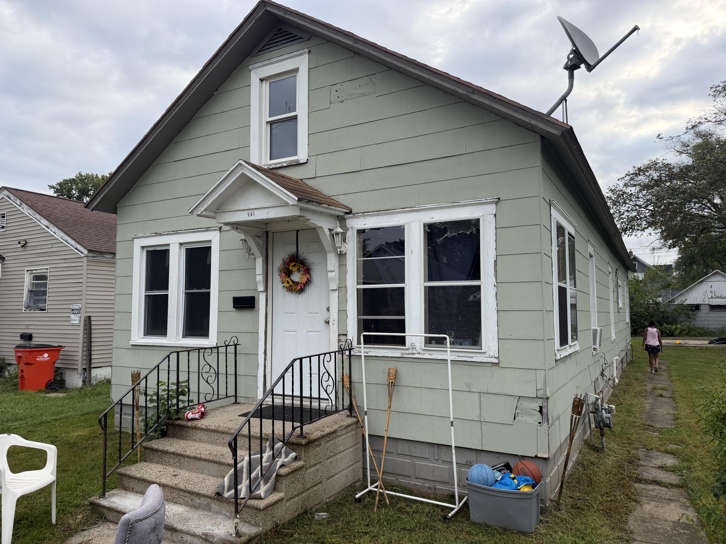 981 Pearl Street — photo