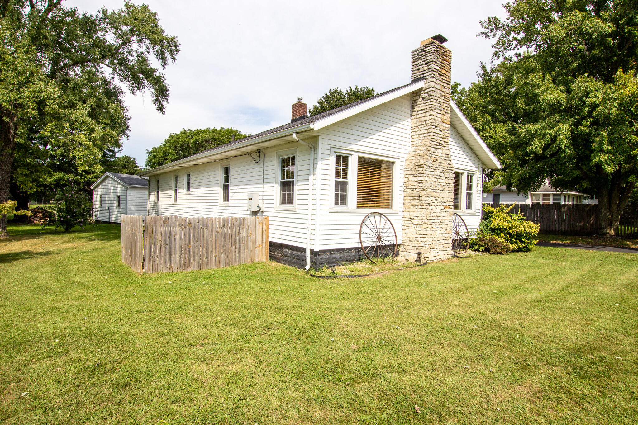 207 E Bertrand Road — photo