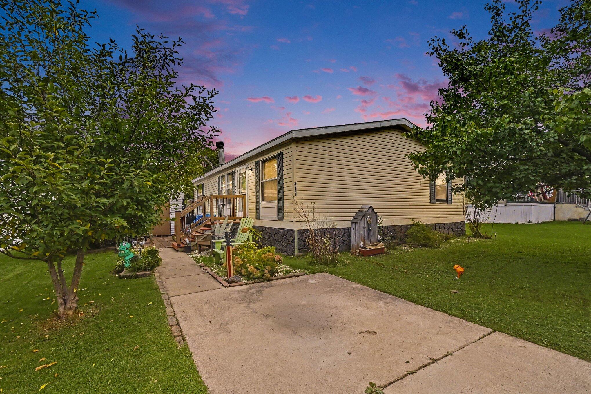 4391 Devonshire Court — photo