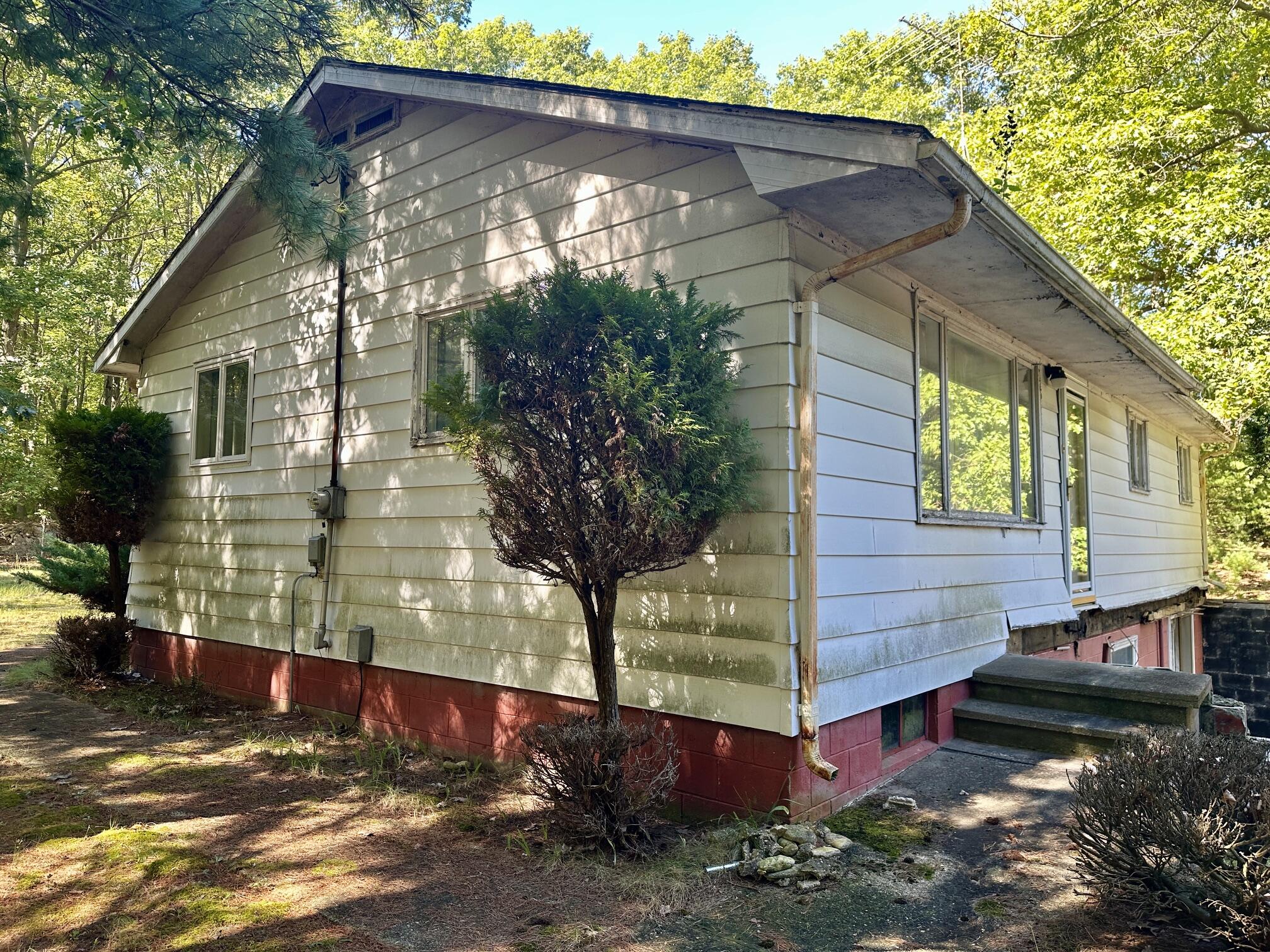 2439 N Lakeshore Drive — photo