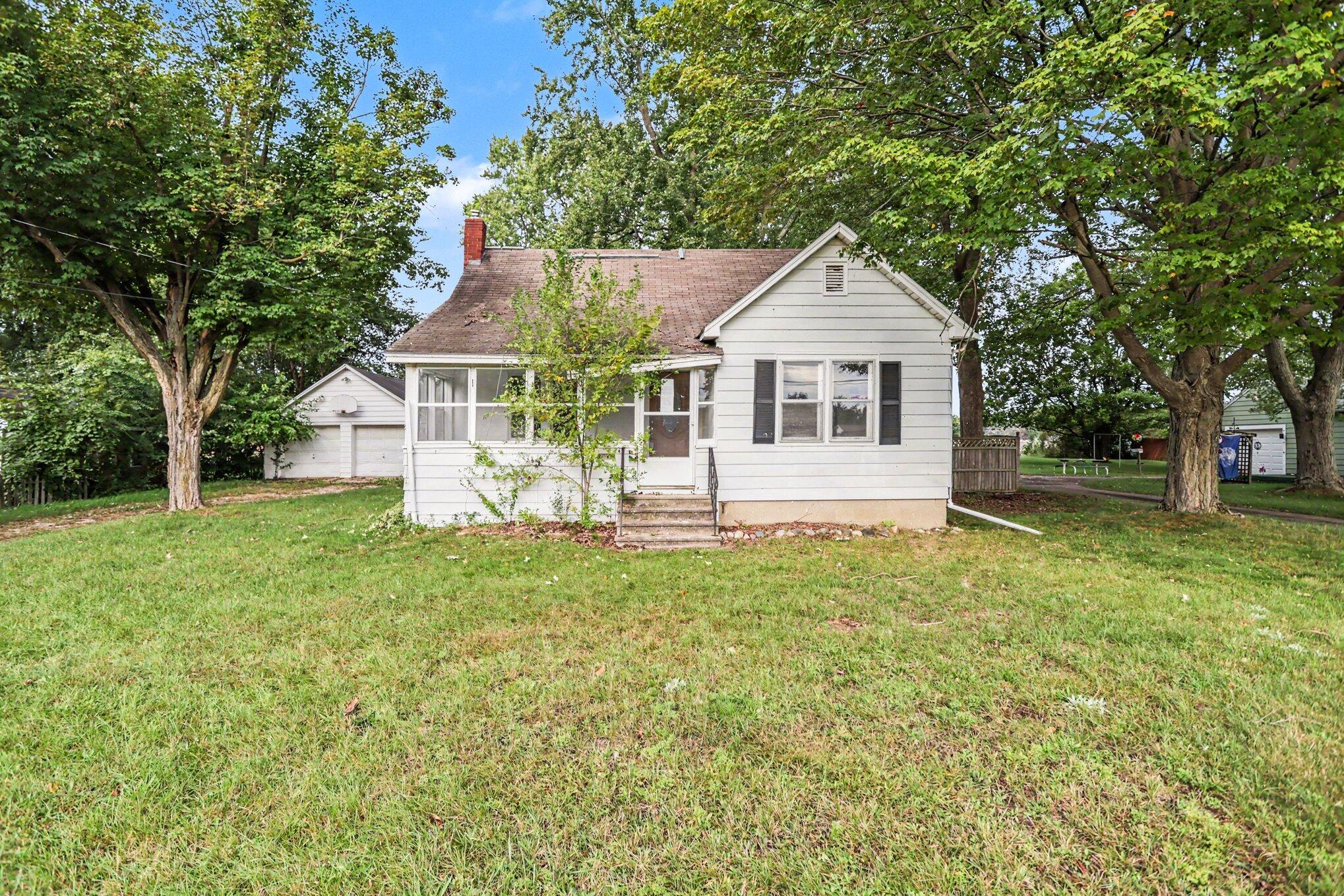 7902 Lovers Lane — photo