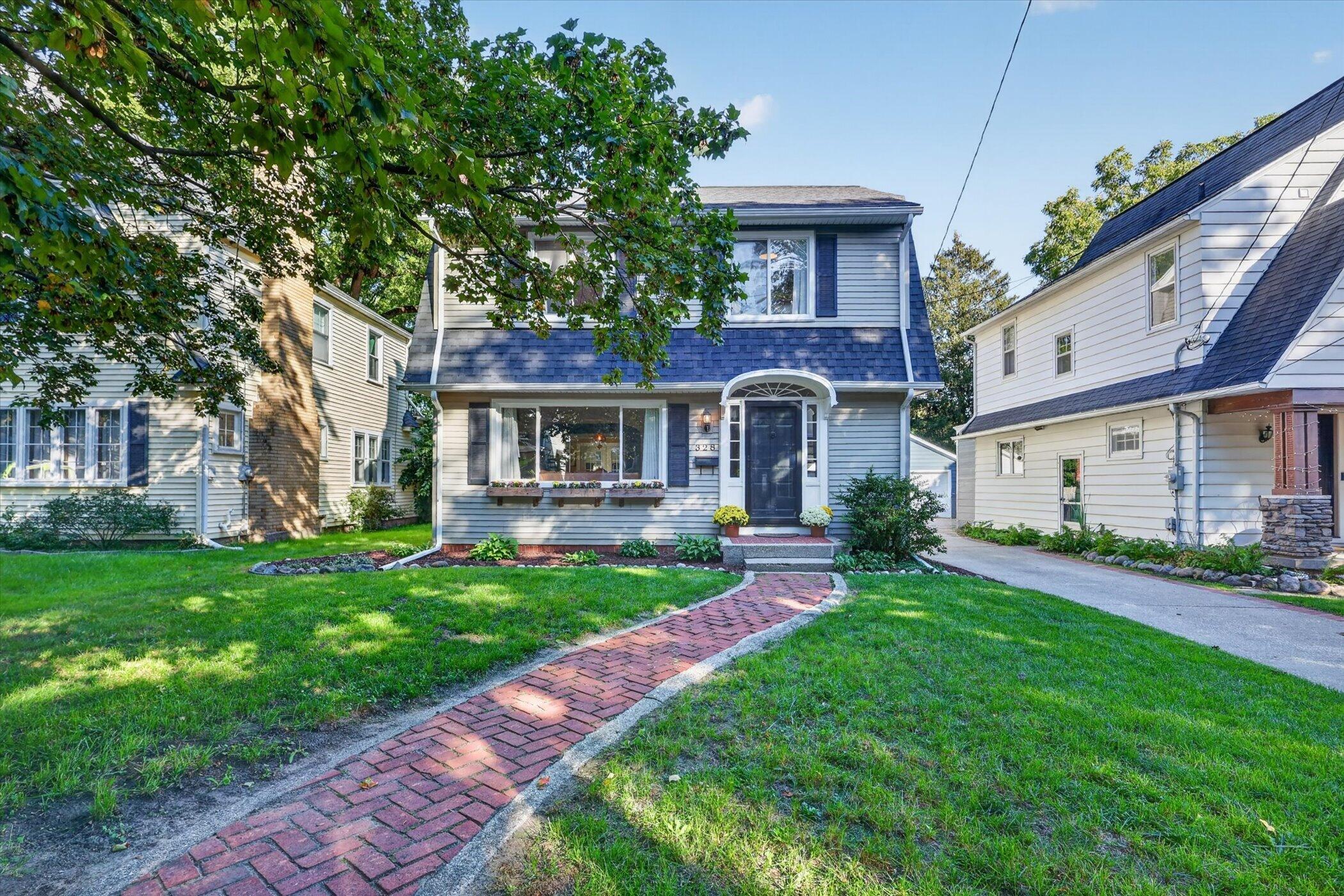 328 Glenhaven Avenue NW — photo