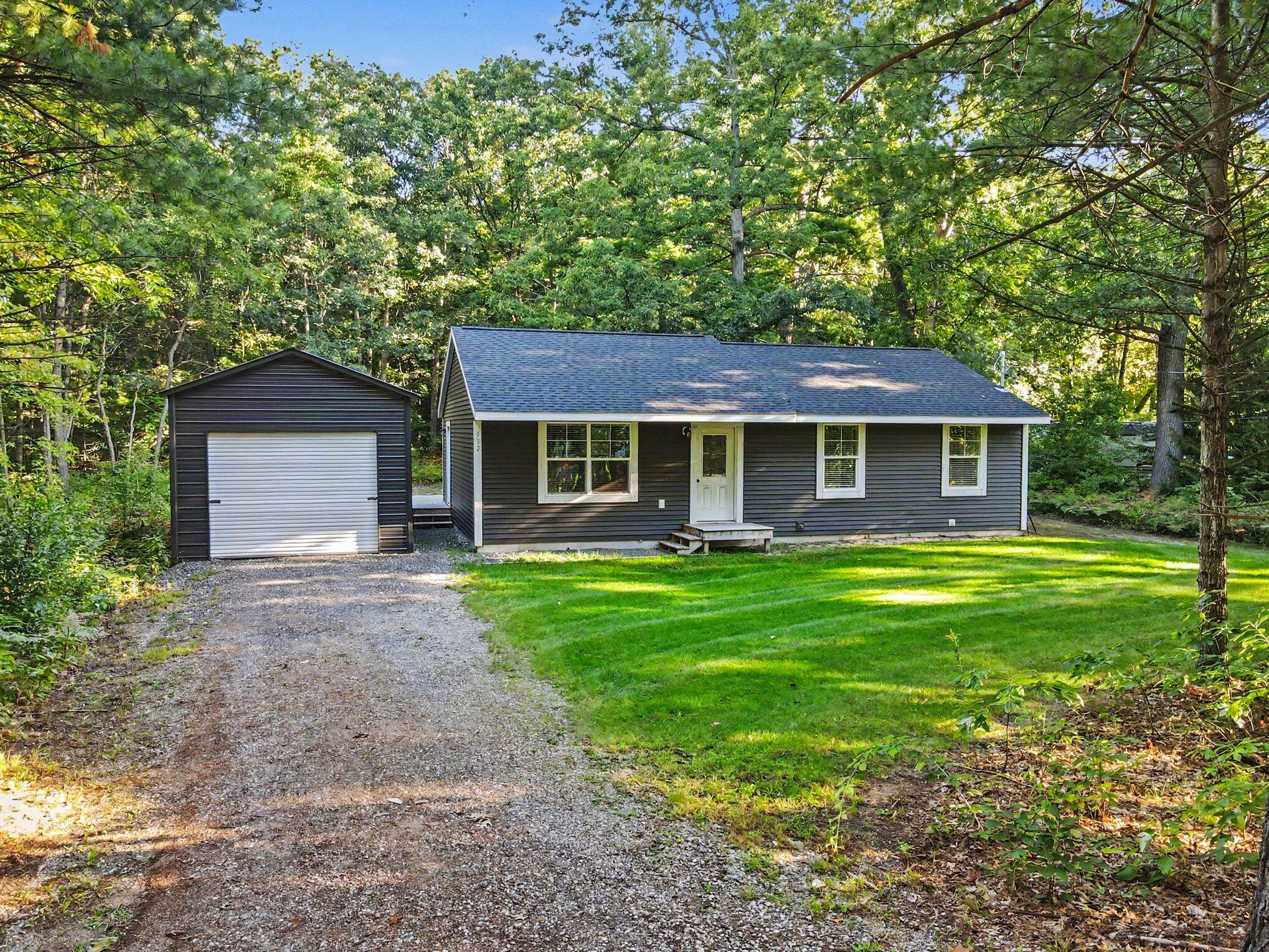 532 W River Road — photo