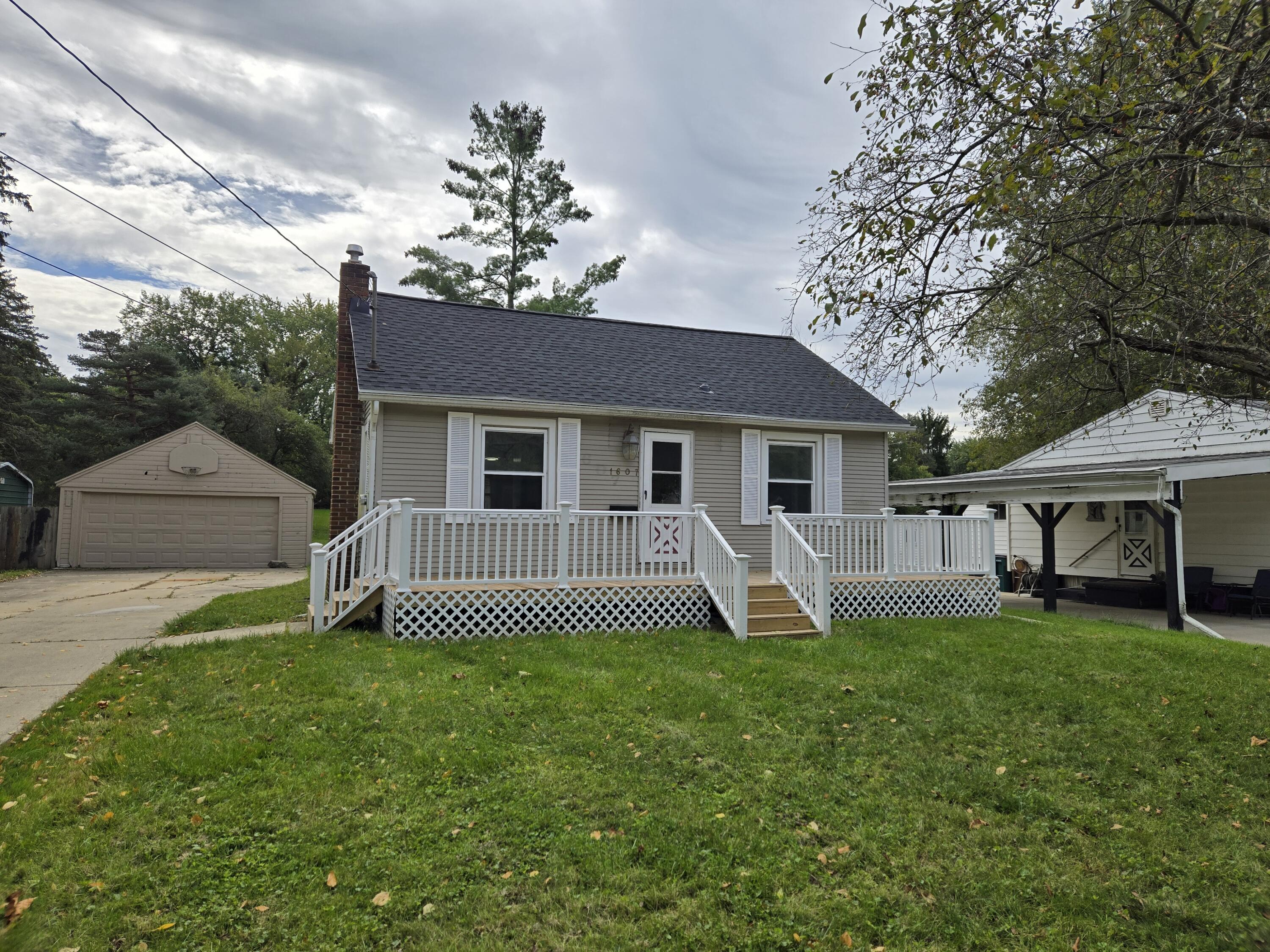 1607 Mary Avenue — photo