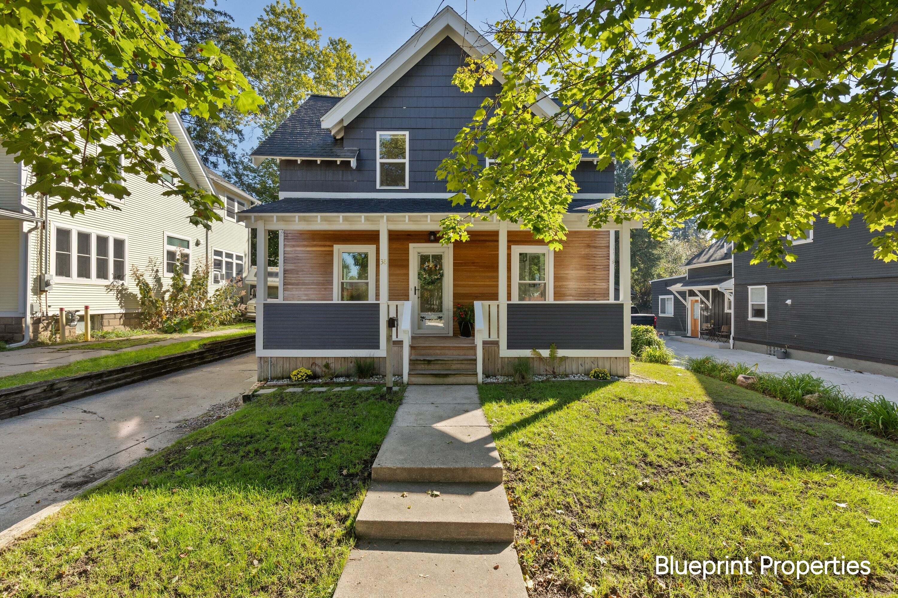 38 Benjamin Avenue NE — photo
