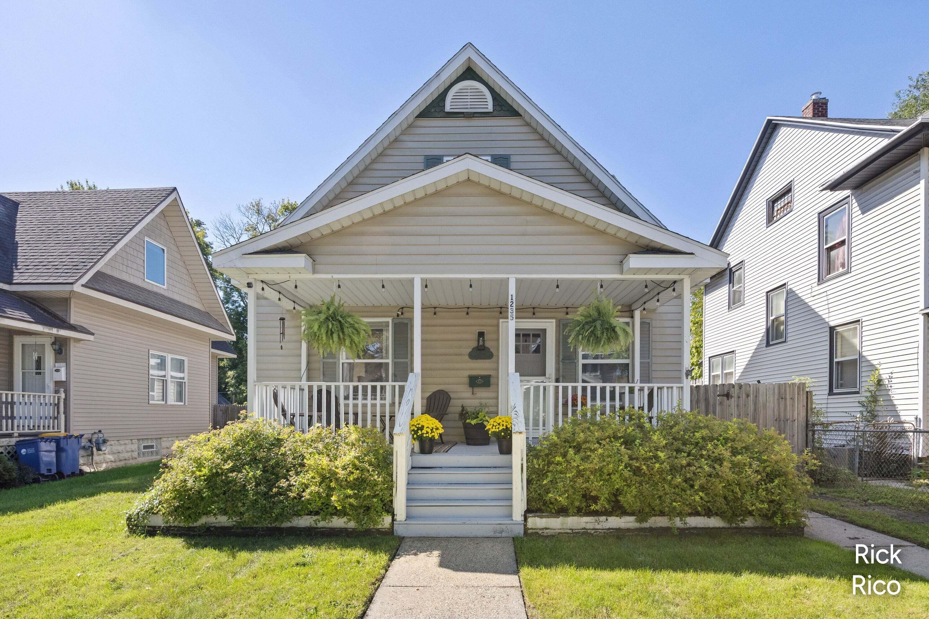 1235 Prospect Avenue SE — photo