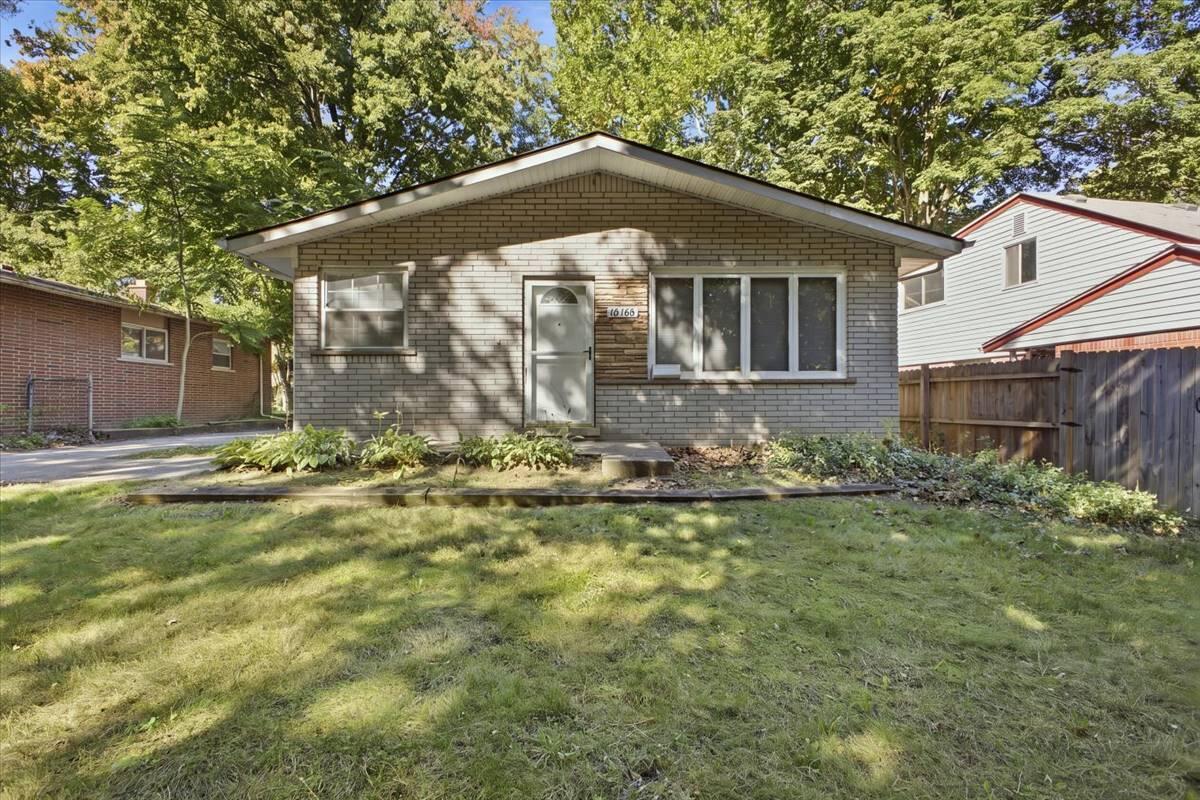 16165 Riverview Street — photo