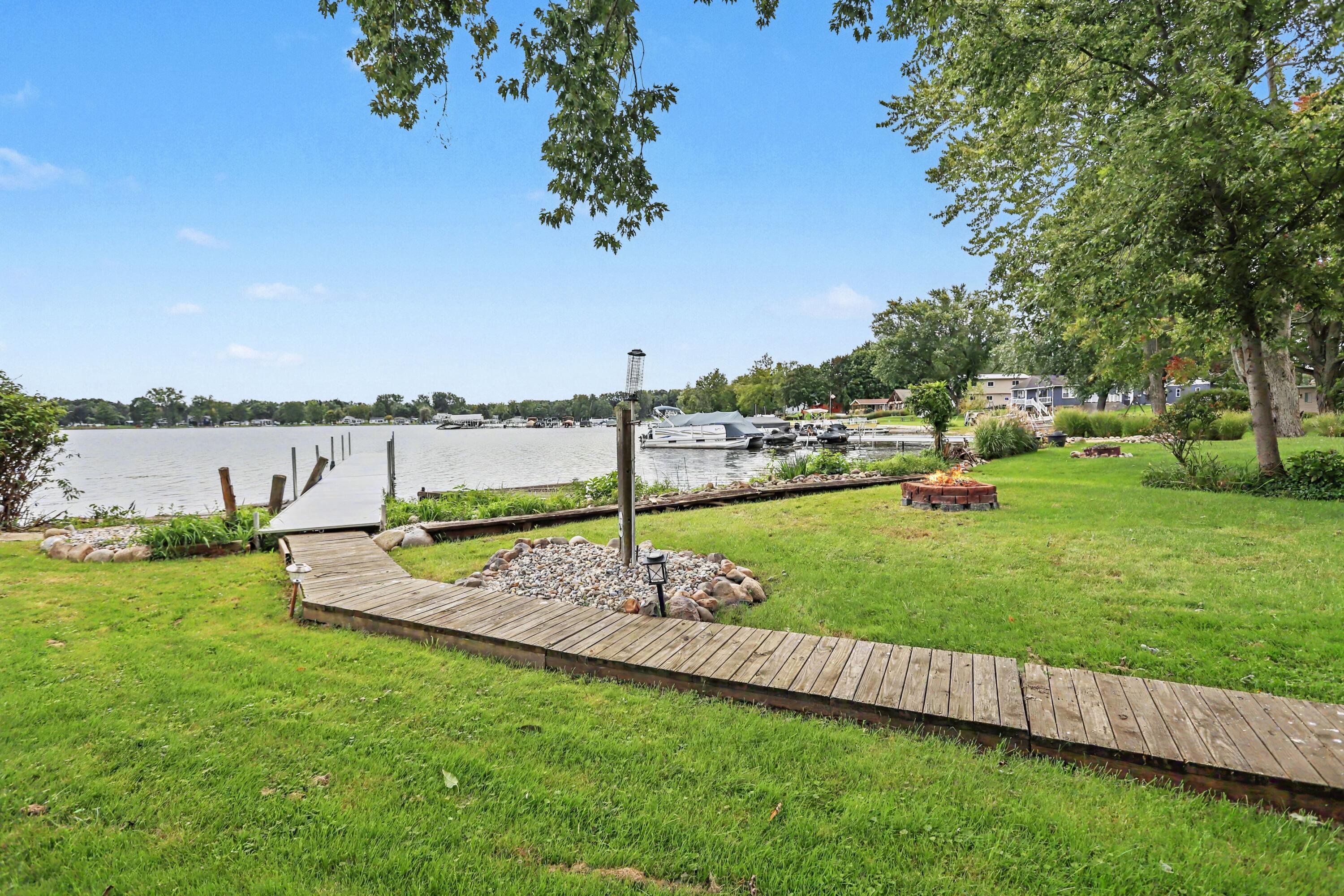 413 Sunnyshore Drive — photo