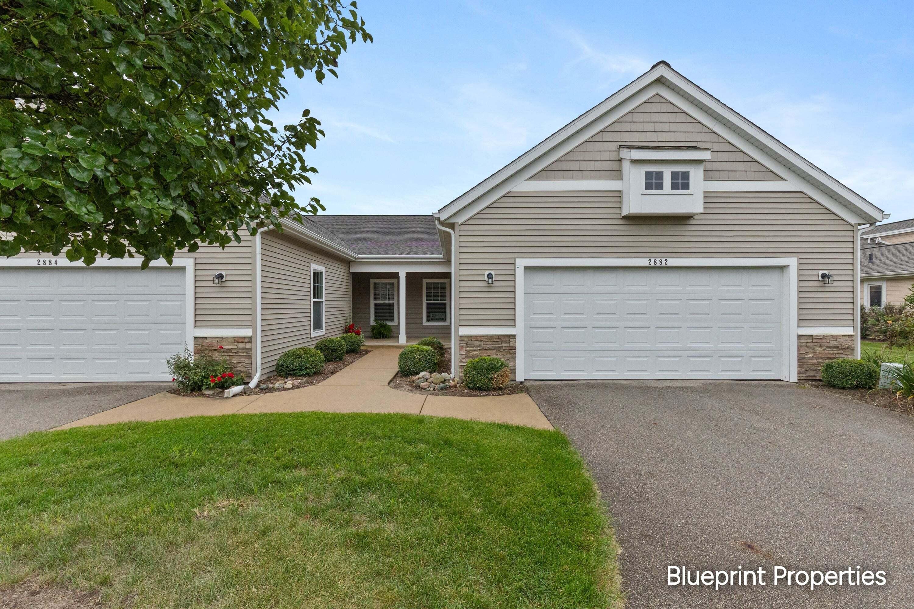 2882 Grand Isle Drive NE 18 — photo