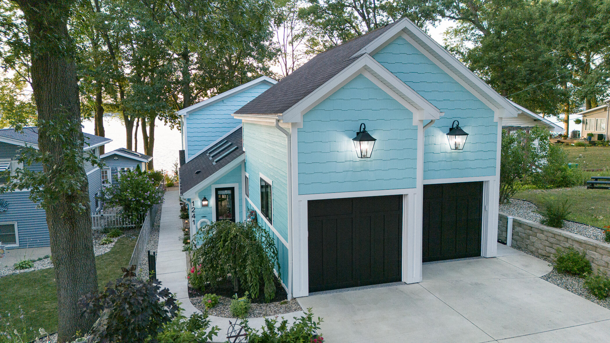1241 Lakeview Drive — photo
