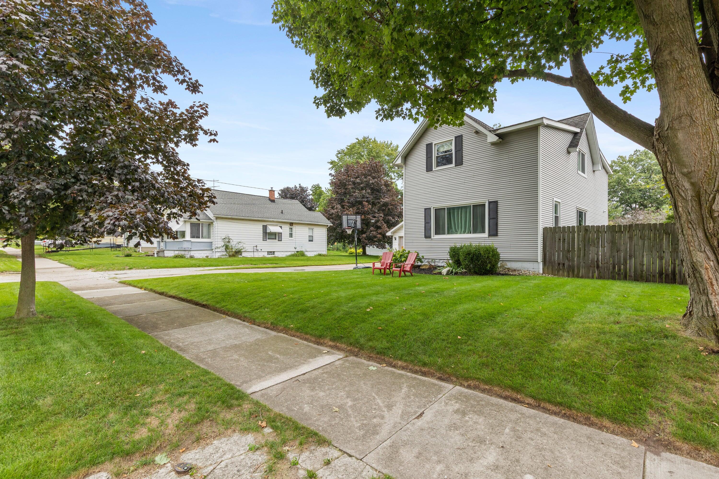 634 Burke Avenue NE — photo