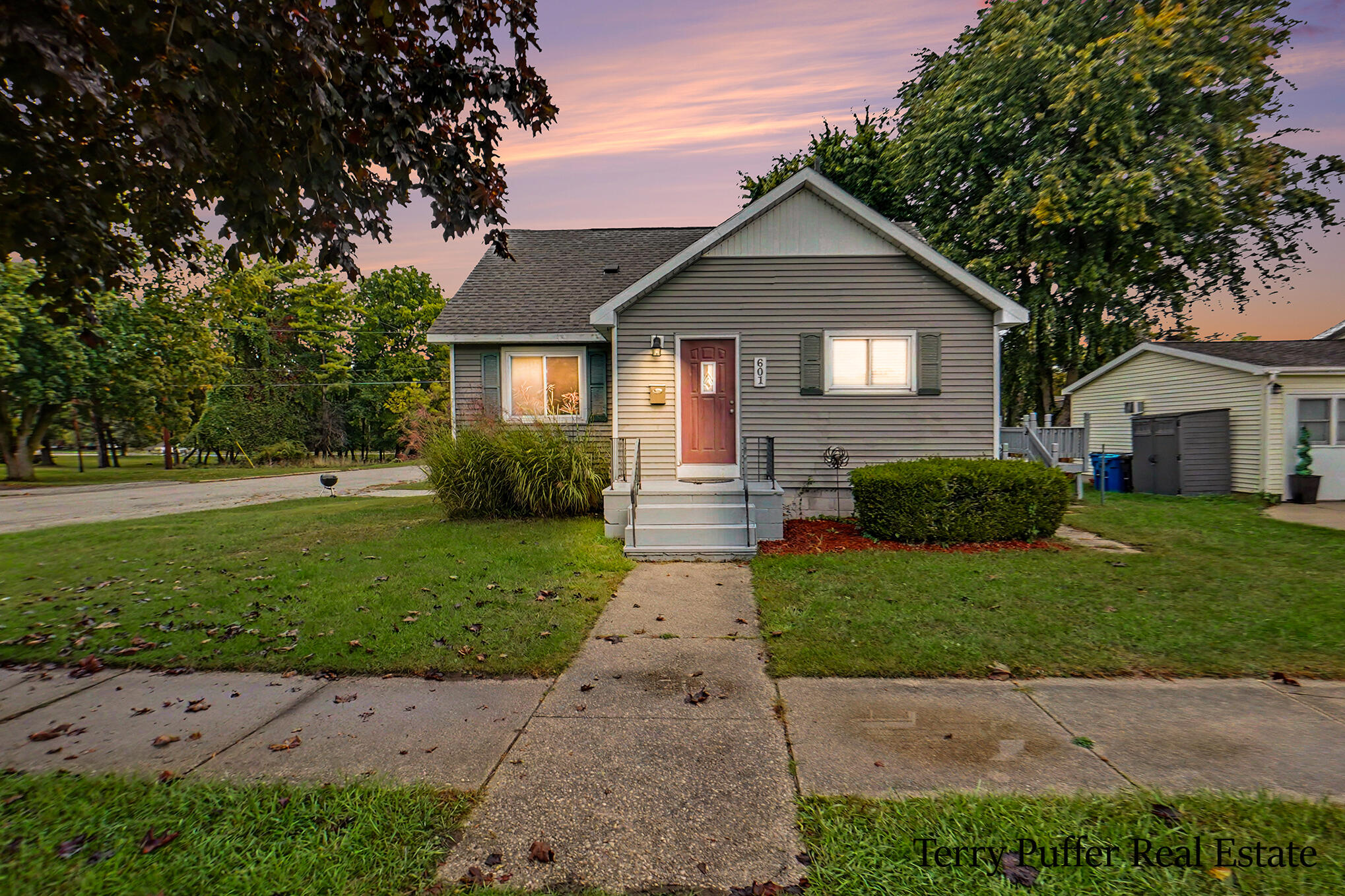 601 W 2nd Street — photo