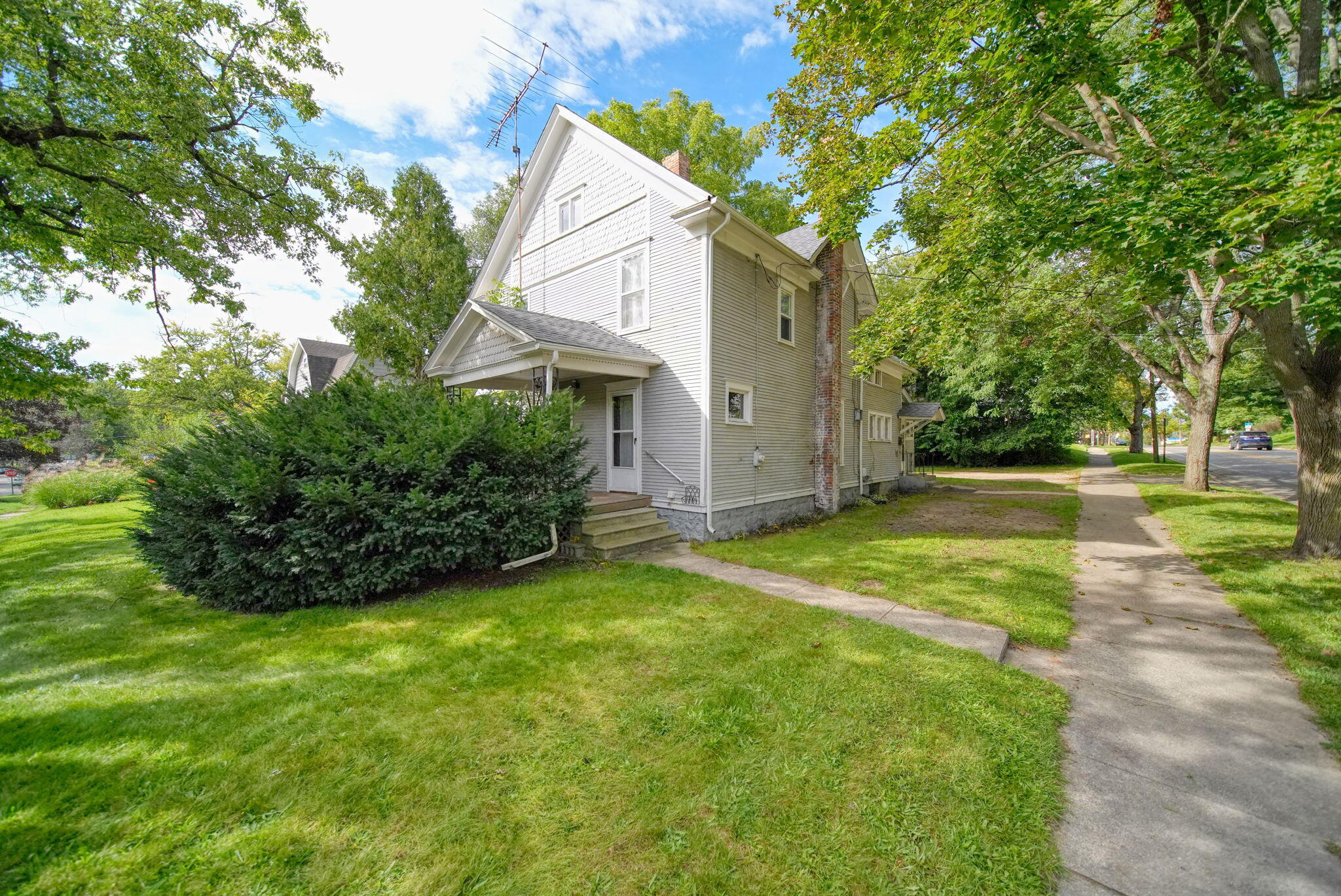 735 W High Street — photo