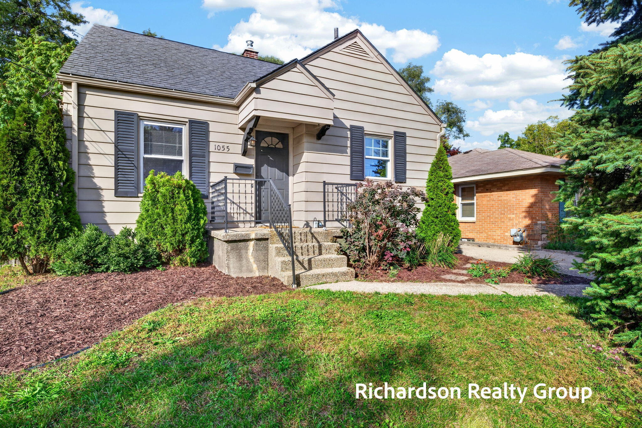 1055 NE Crescent Street NE — photo
