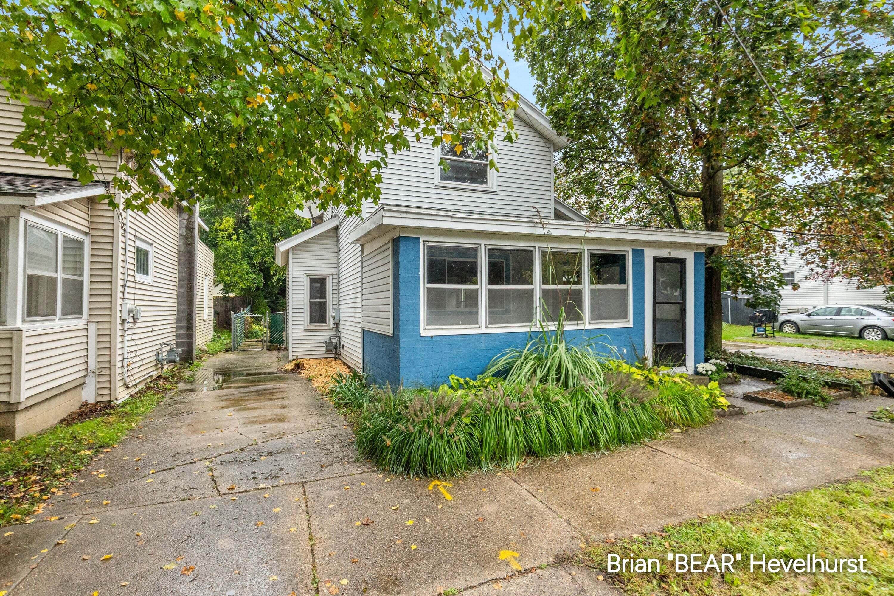 711 Veto Street NW — photo