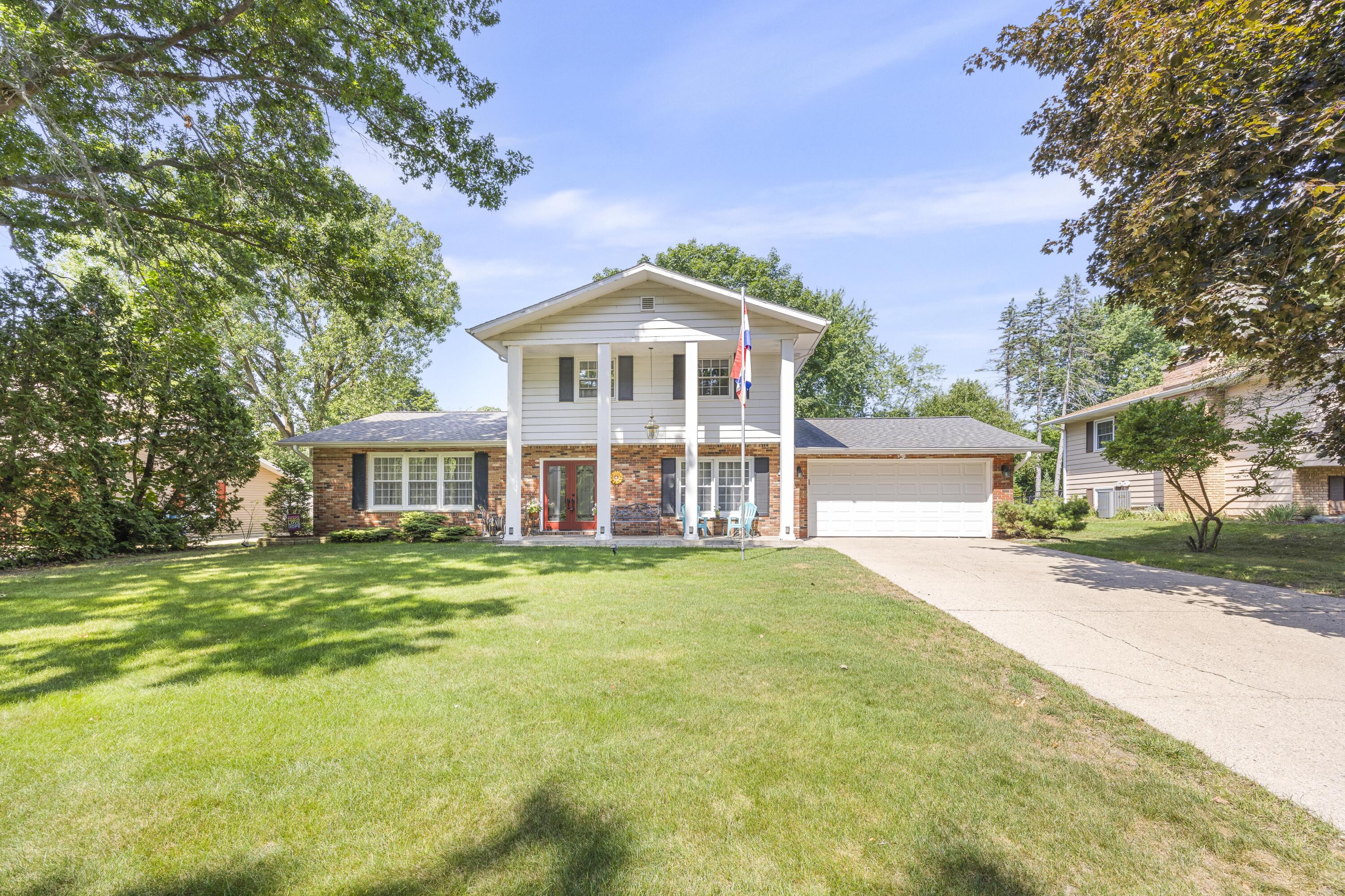 840 Edgehill Place — photo