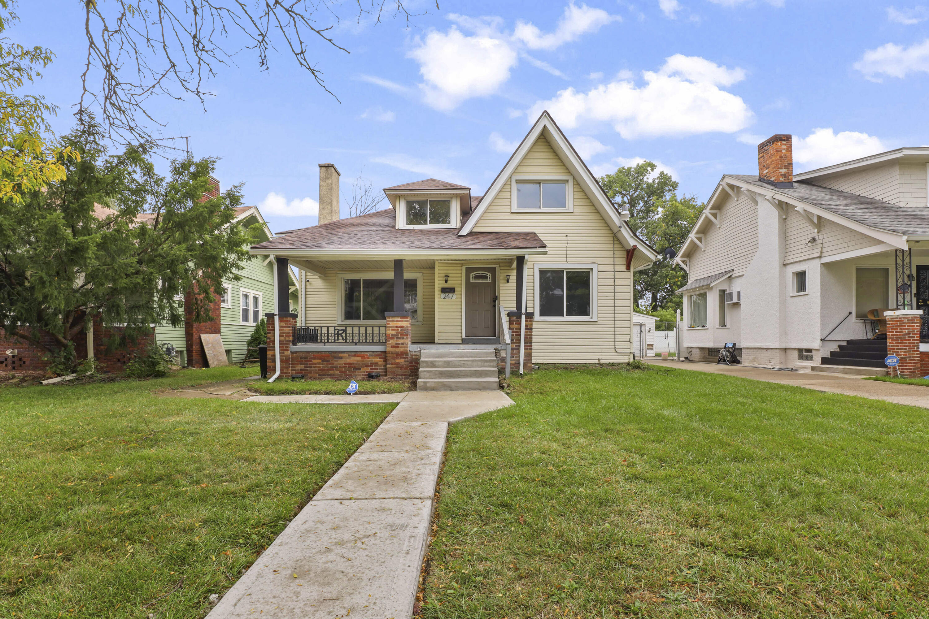 247 Moss Street — photo