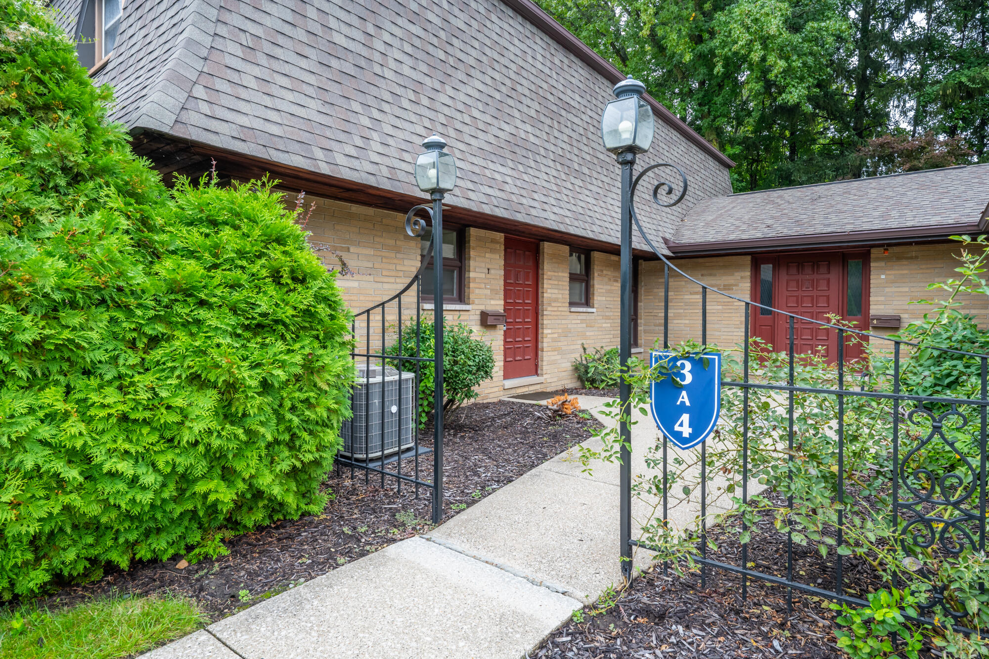 2727 S Lakeshore Drive 3 — photo