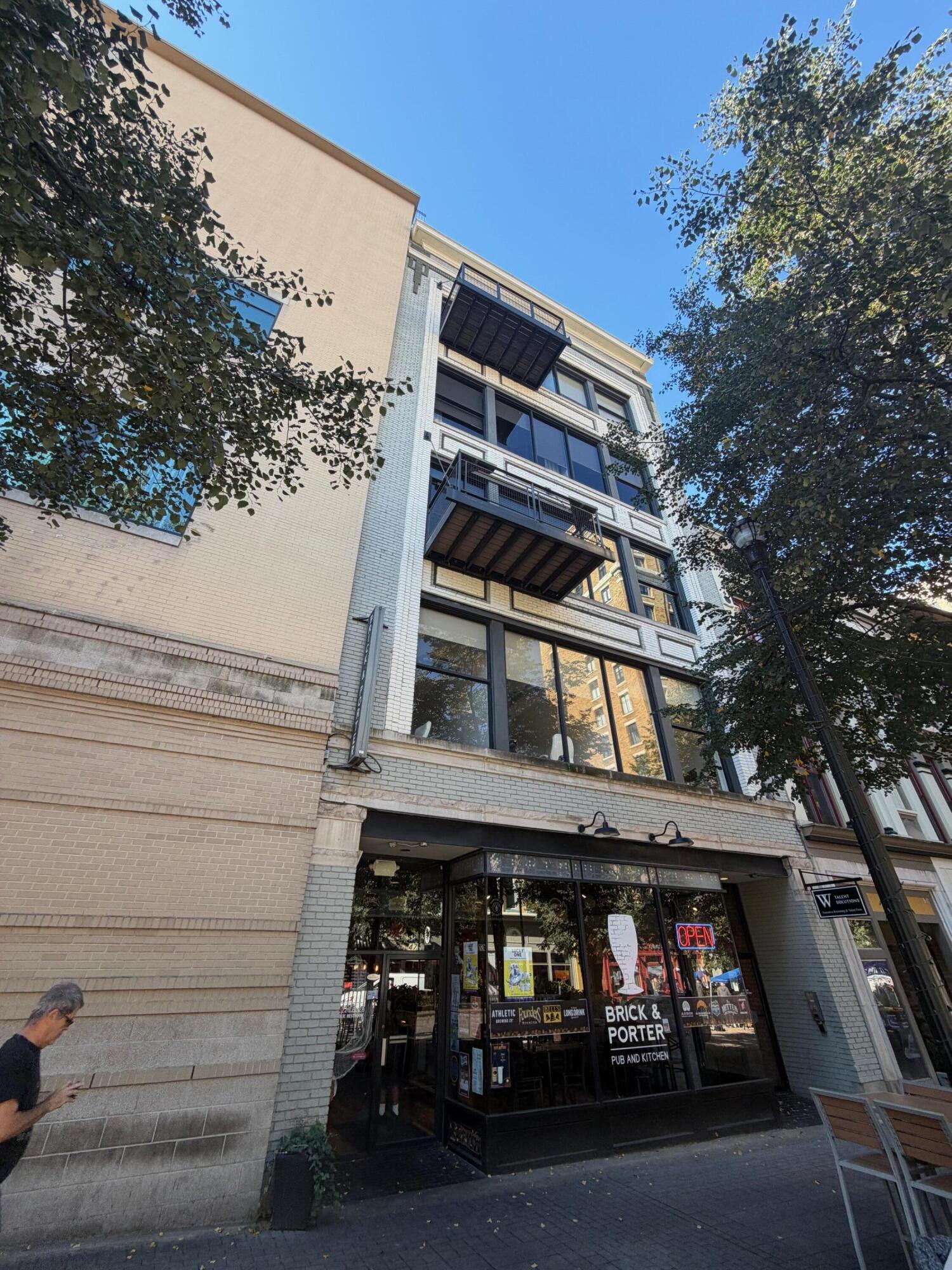 49 Monroe Center Street NW 8 — photo