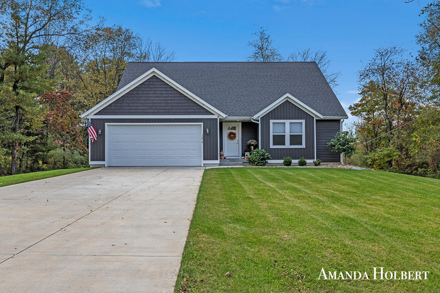 12818 Links Lane NE — photo