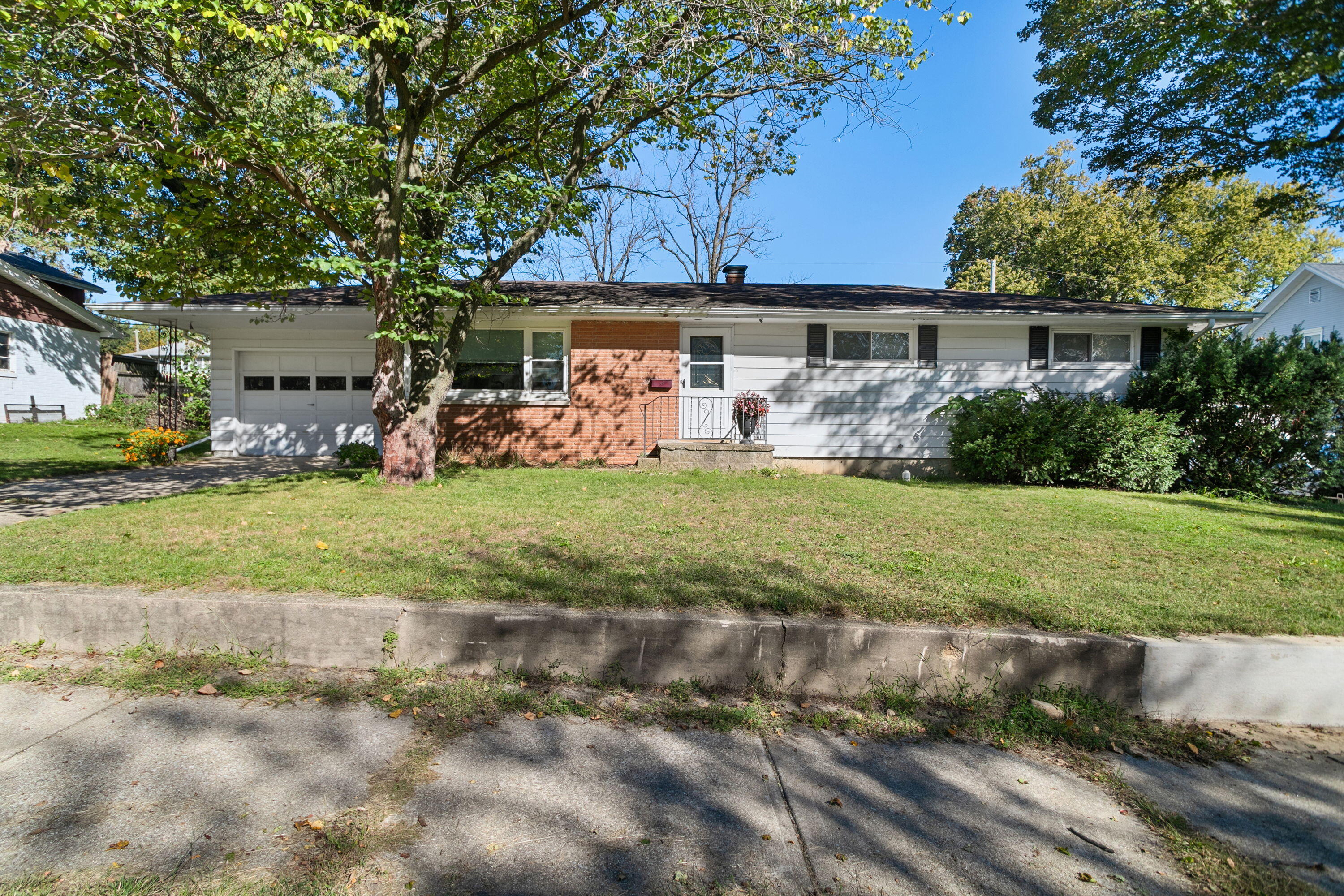 108 W Dewey Street — photo