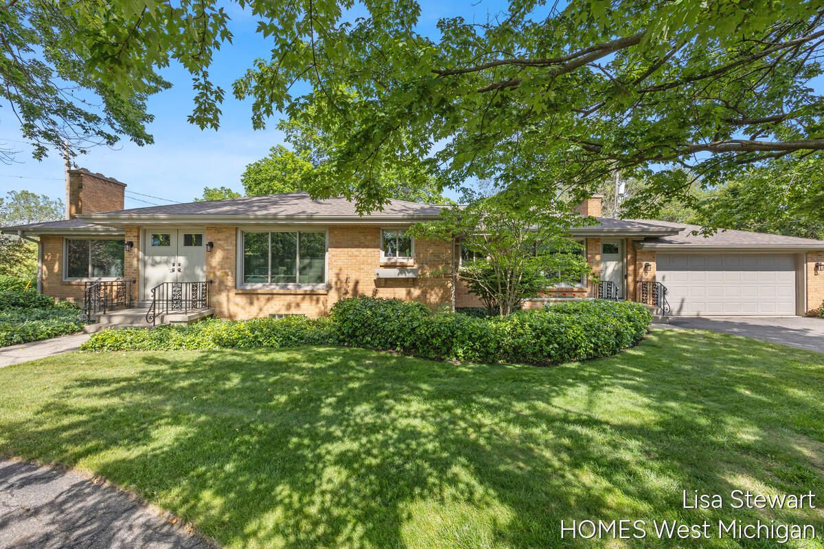 1410 Woodcliff Drive SE — photo