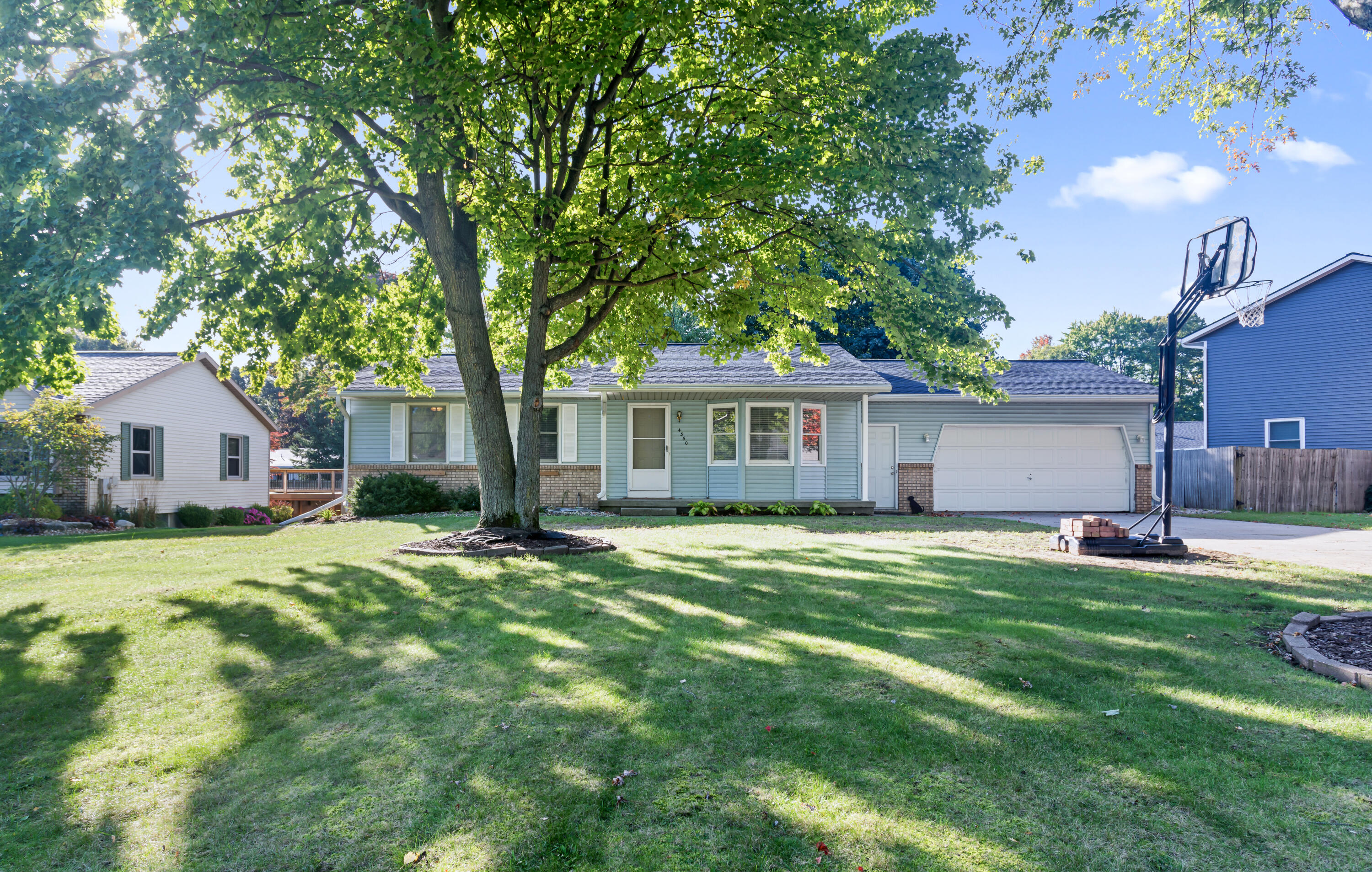 4350 Heritage Drive — photo
