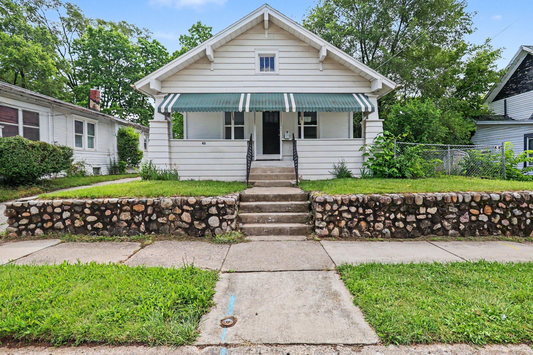 42 Grand Avenue — photo