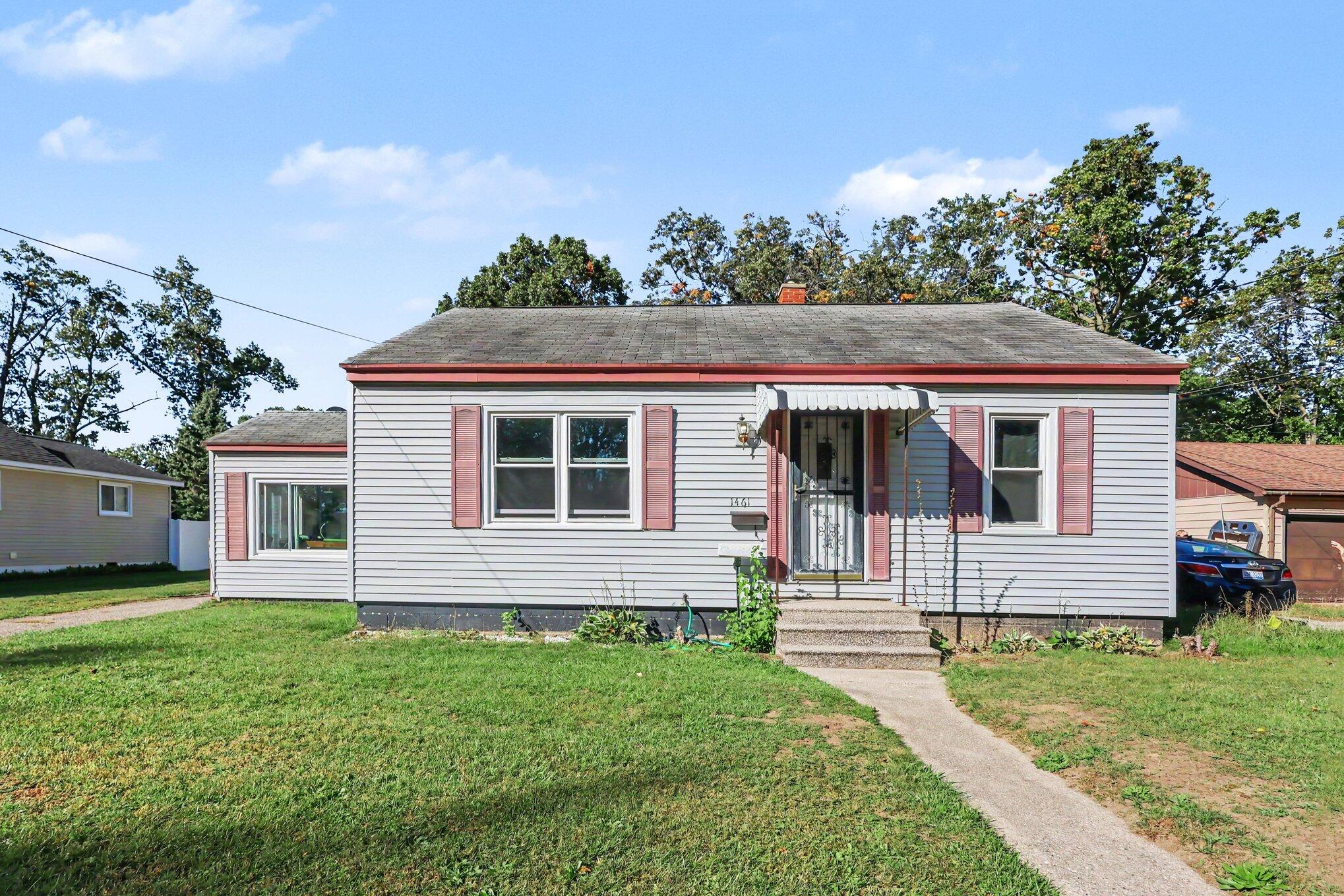 1461 Creston Street — photo