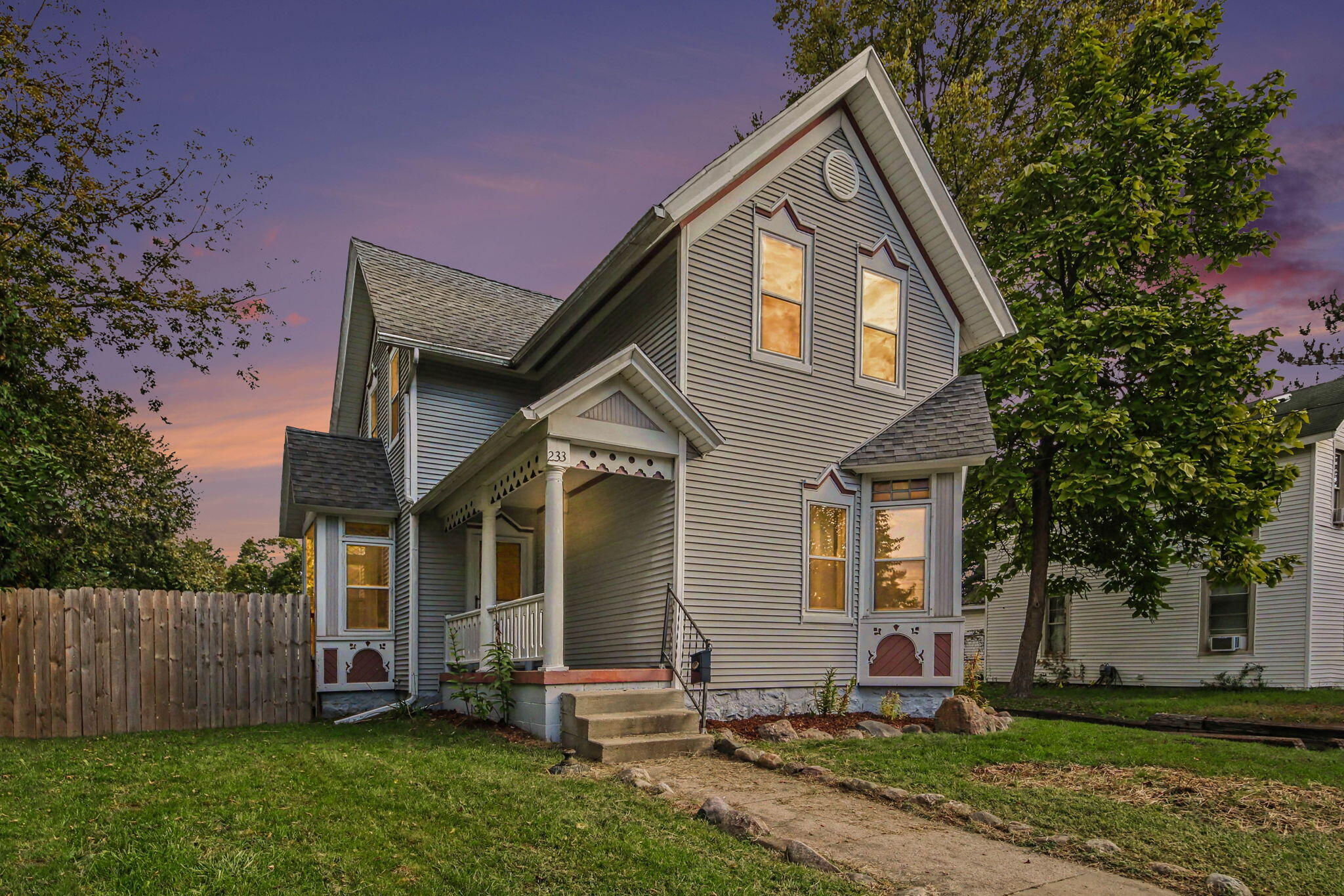 233 E Thorn Street — photo