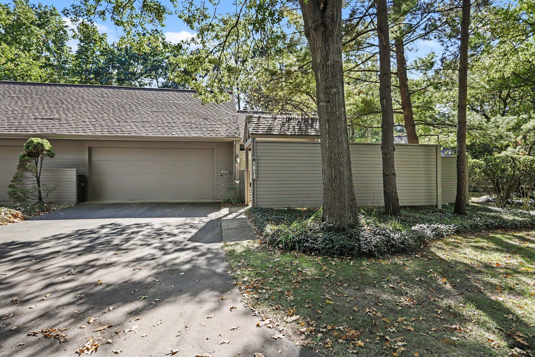 1013 Essex Circle — photo