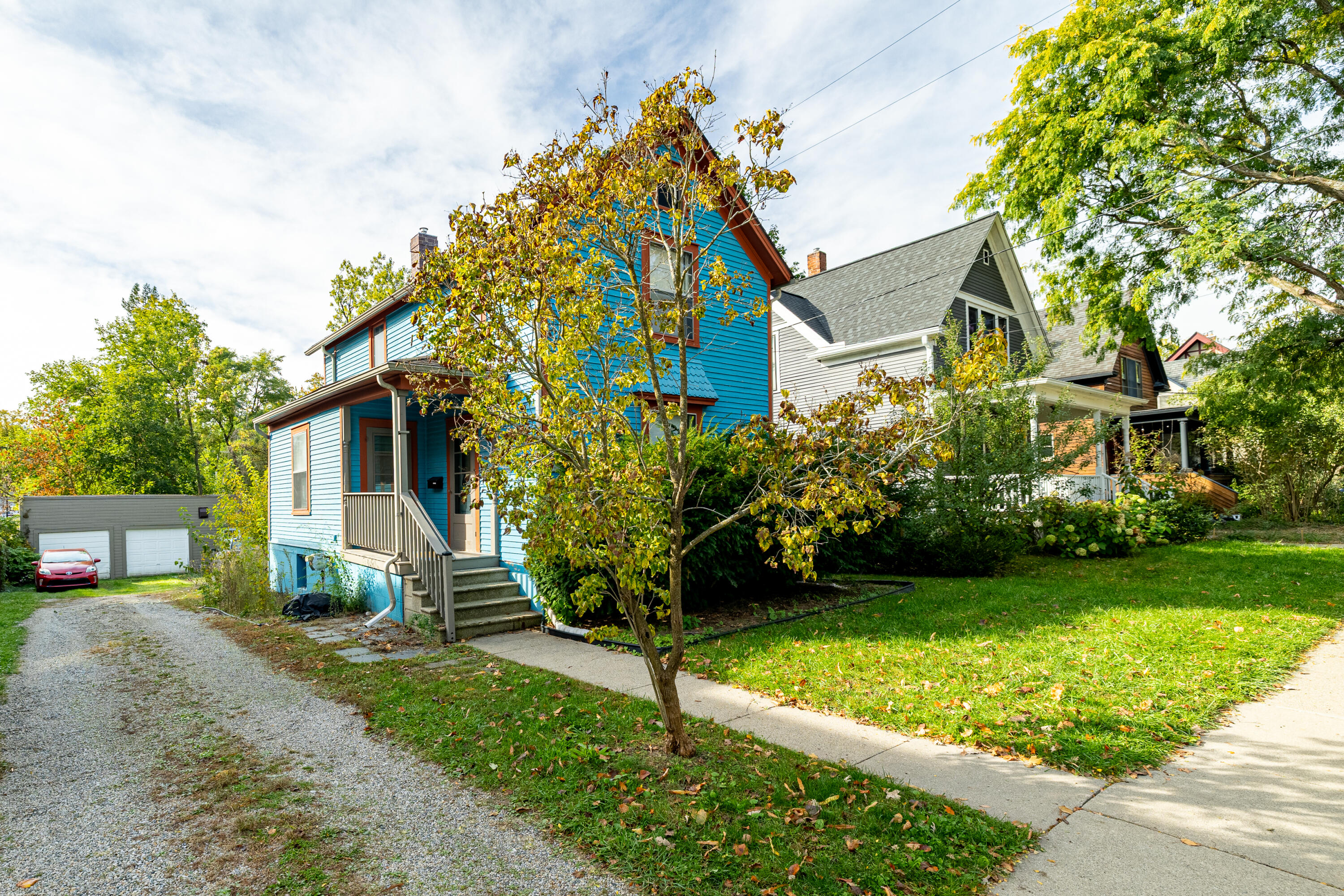 605 W Washington Street — photo