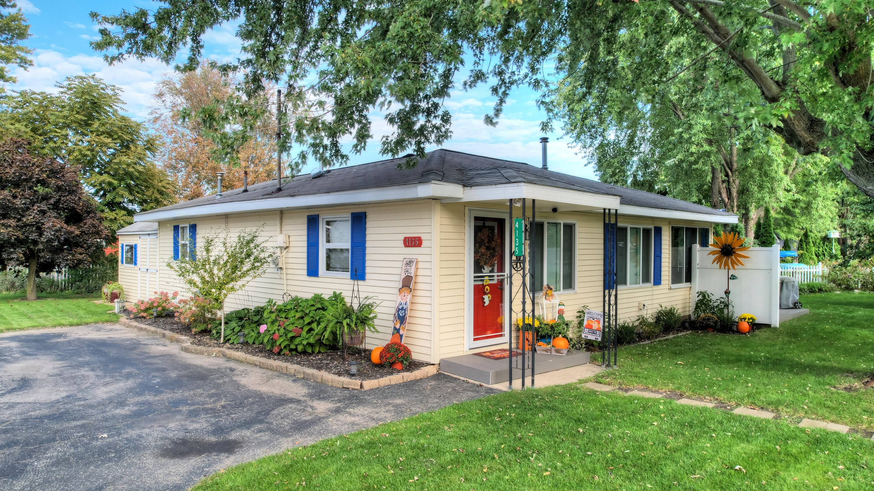 4135 W Joy Road — photo