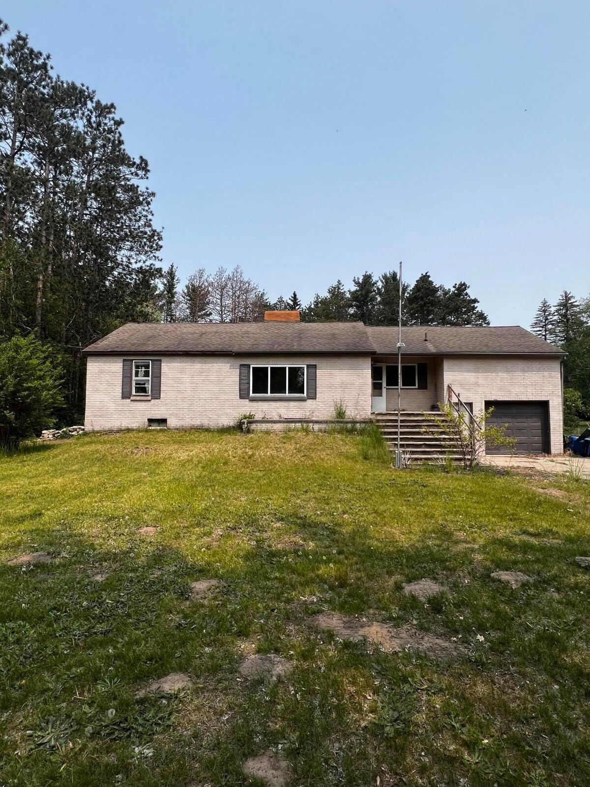 1026 W River Road — photo