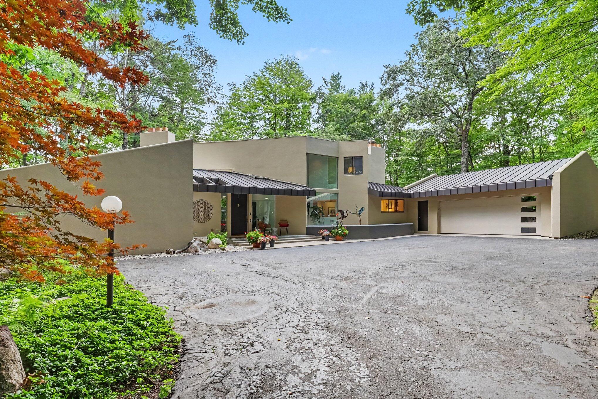 10109 Hathaway Drive — photo