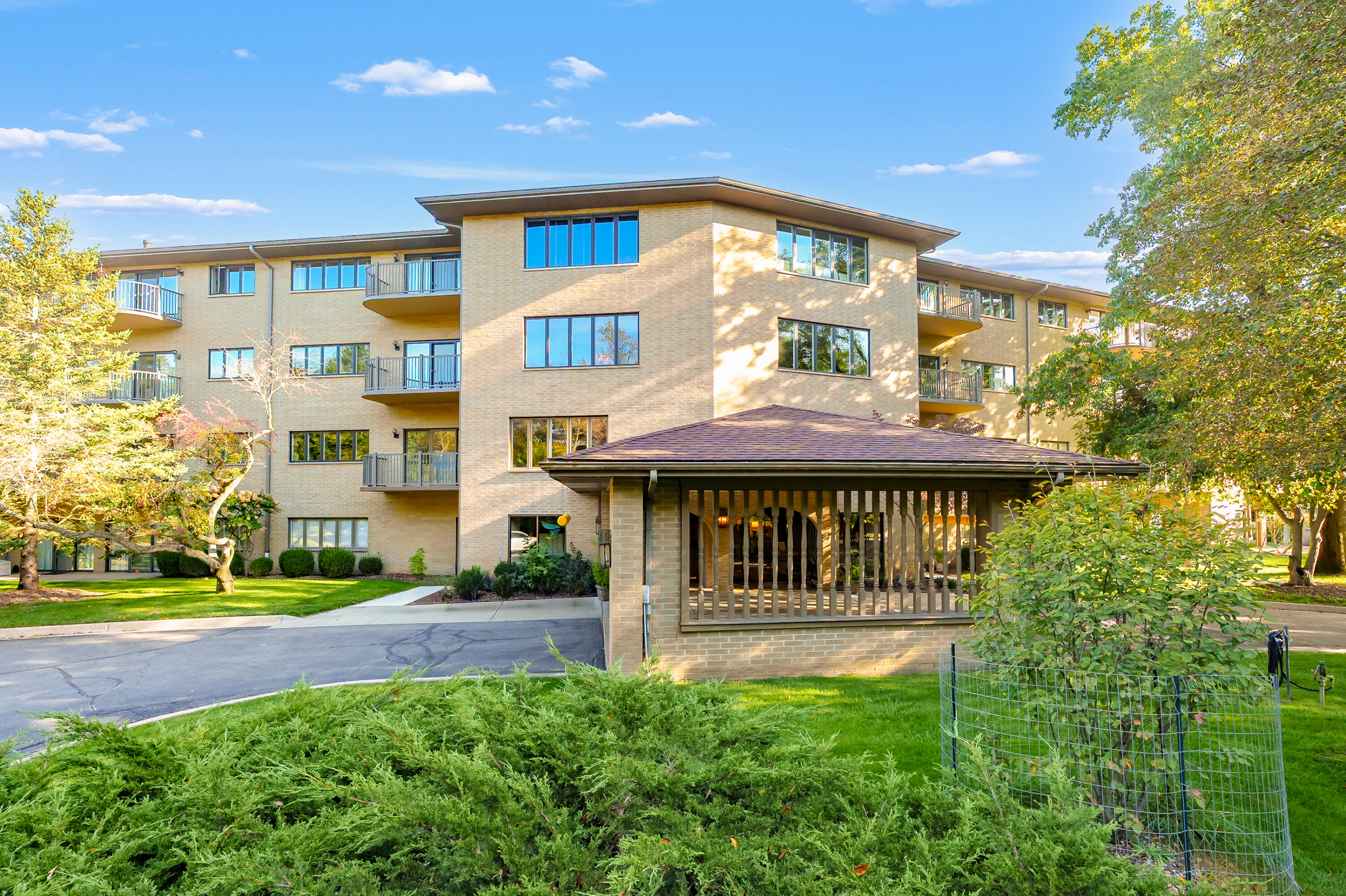 4040 Greenleaf Circle 408 — photo