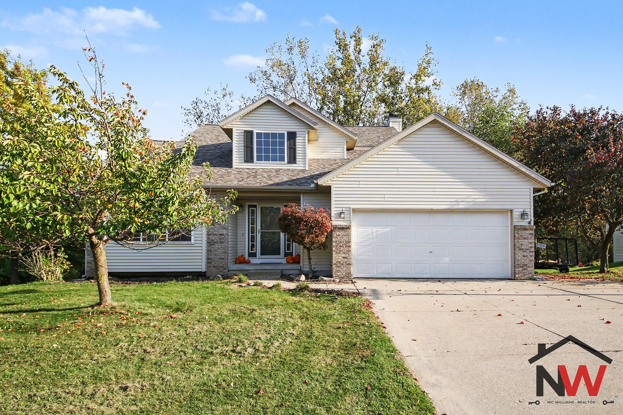 232 Glendale Drive NE — photo