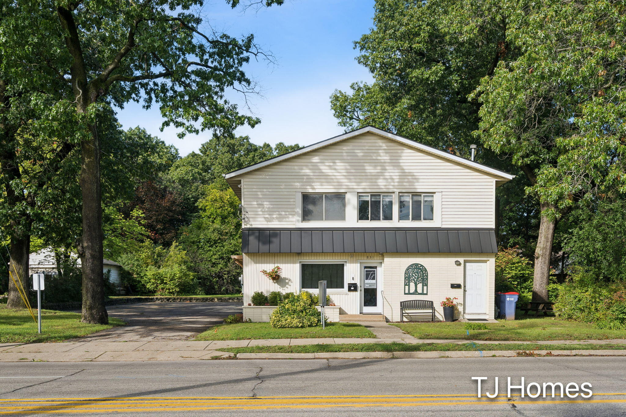 831 Fuller Avenue NE — photo