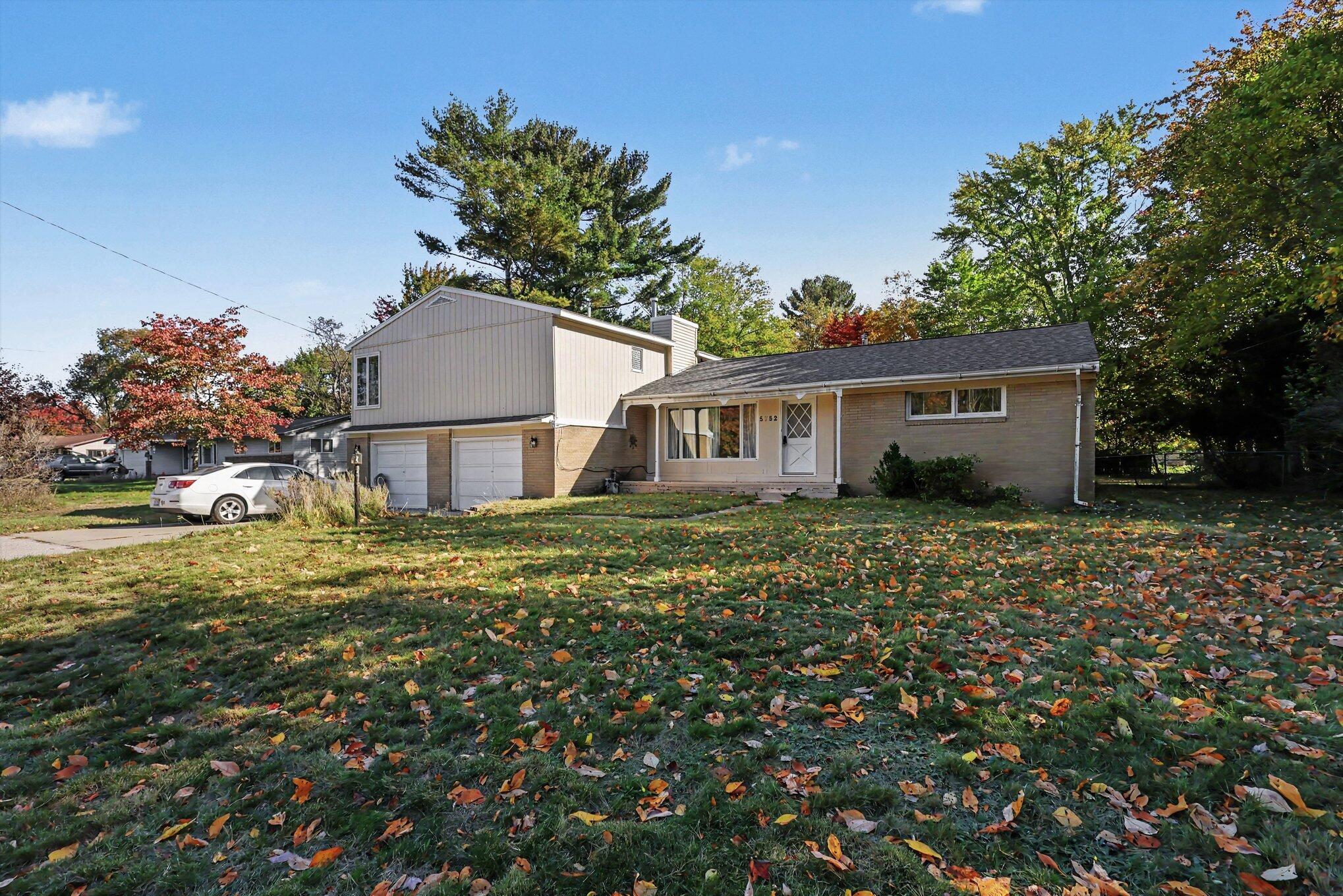5752 Davis Road — photo