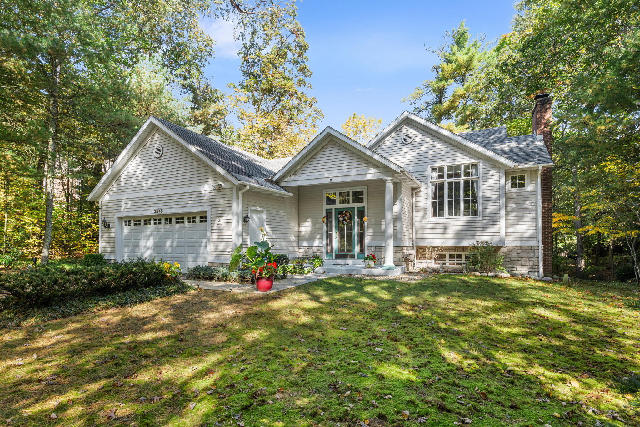 3845 Forest Trail — photo