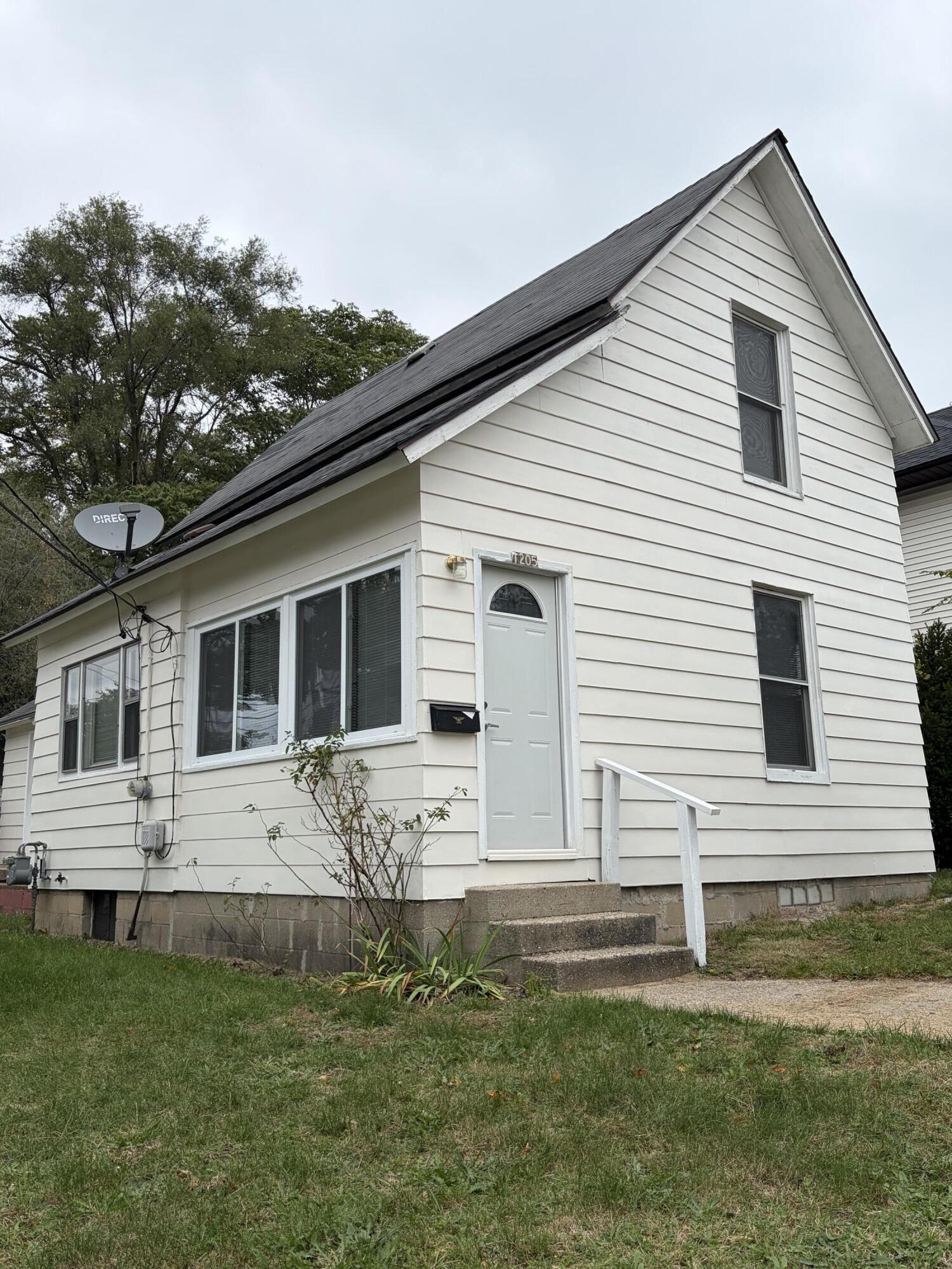 1205 SE Hall Street SE — photo
